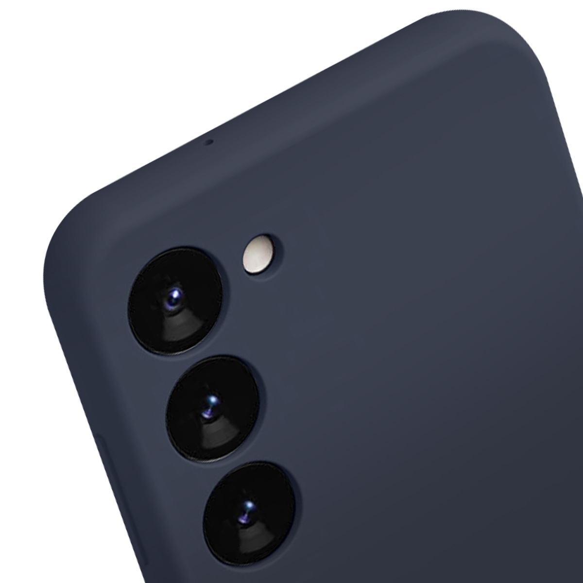 Primo piano del modulo fotocamera di un telefono blu scuro, con tre lenti e un flash. Sono visibili anche i bordi arrotondati del telefono.