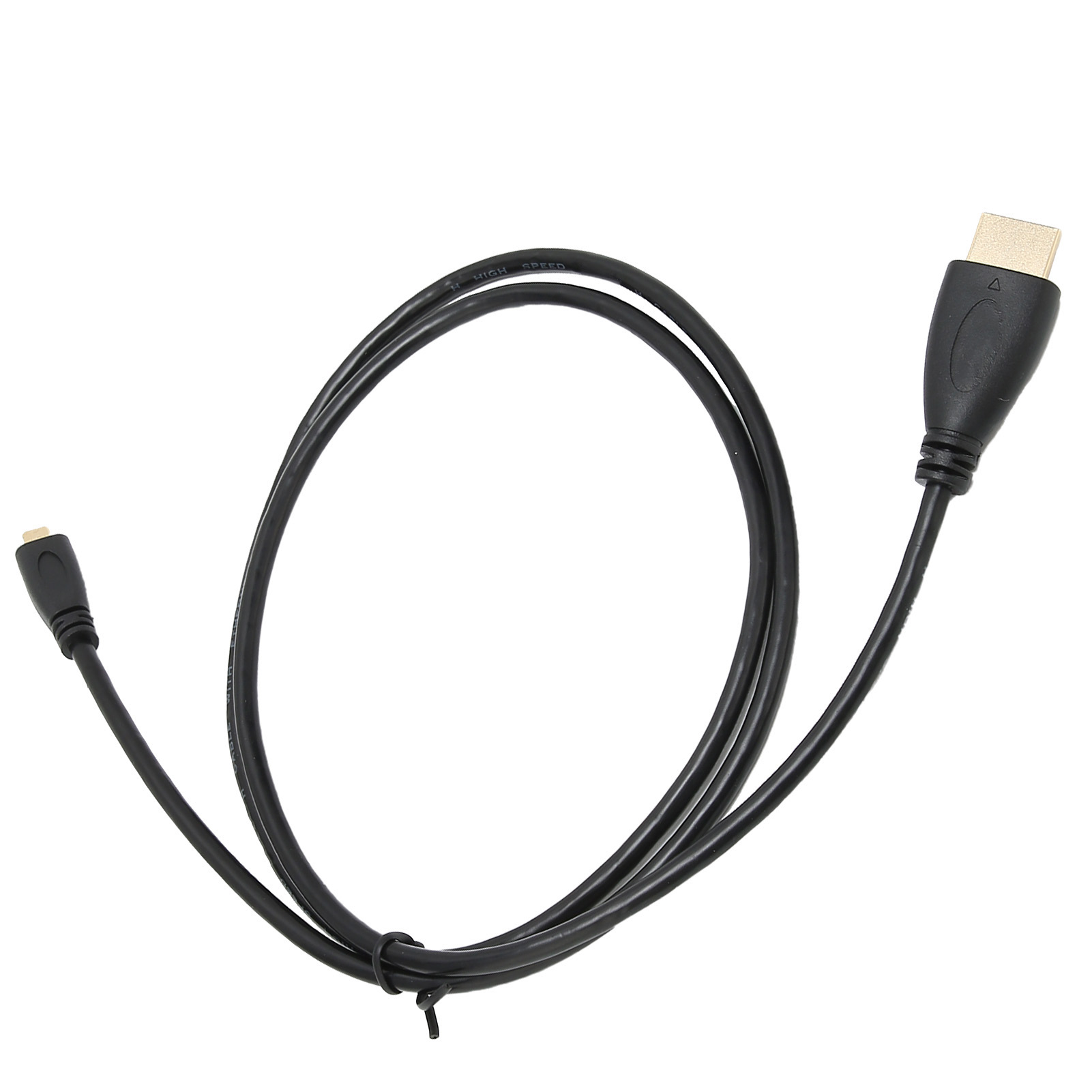 Schwarzes HDMI-Kabel auf weißem Hintergrund. Anschlüsse an beiden Enden: einer groß und gold, der andere klein.