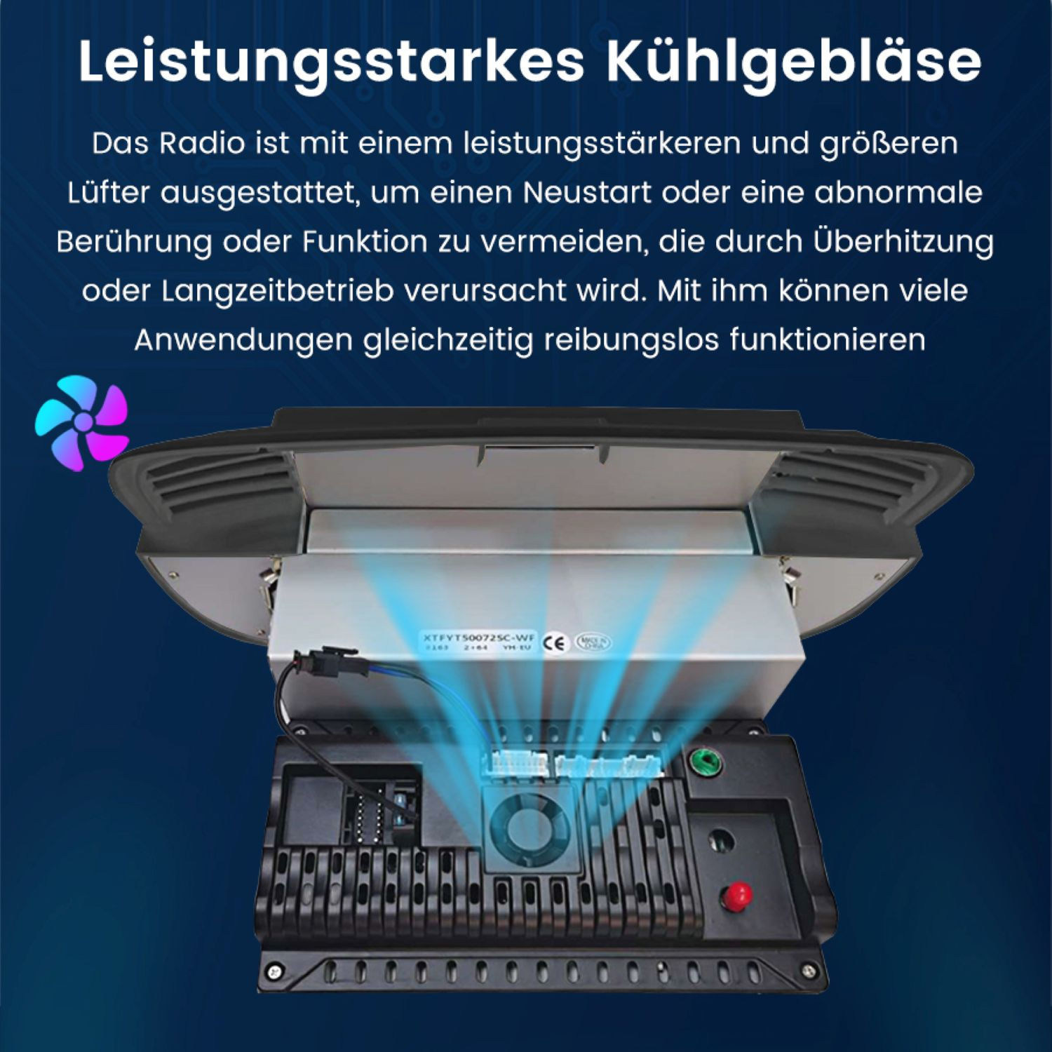 Autoradio mit Lüfter. Das Bild zeigt die internen Komponenten, einschließlich Lüfter und Bedienfeld.