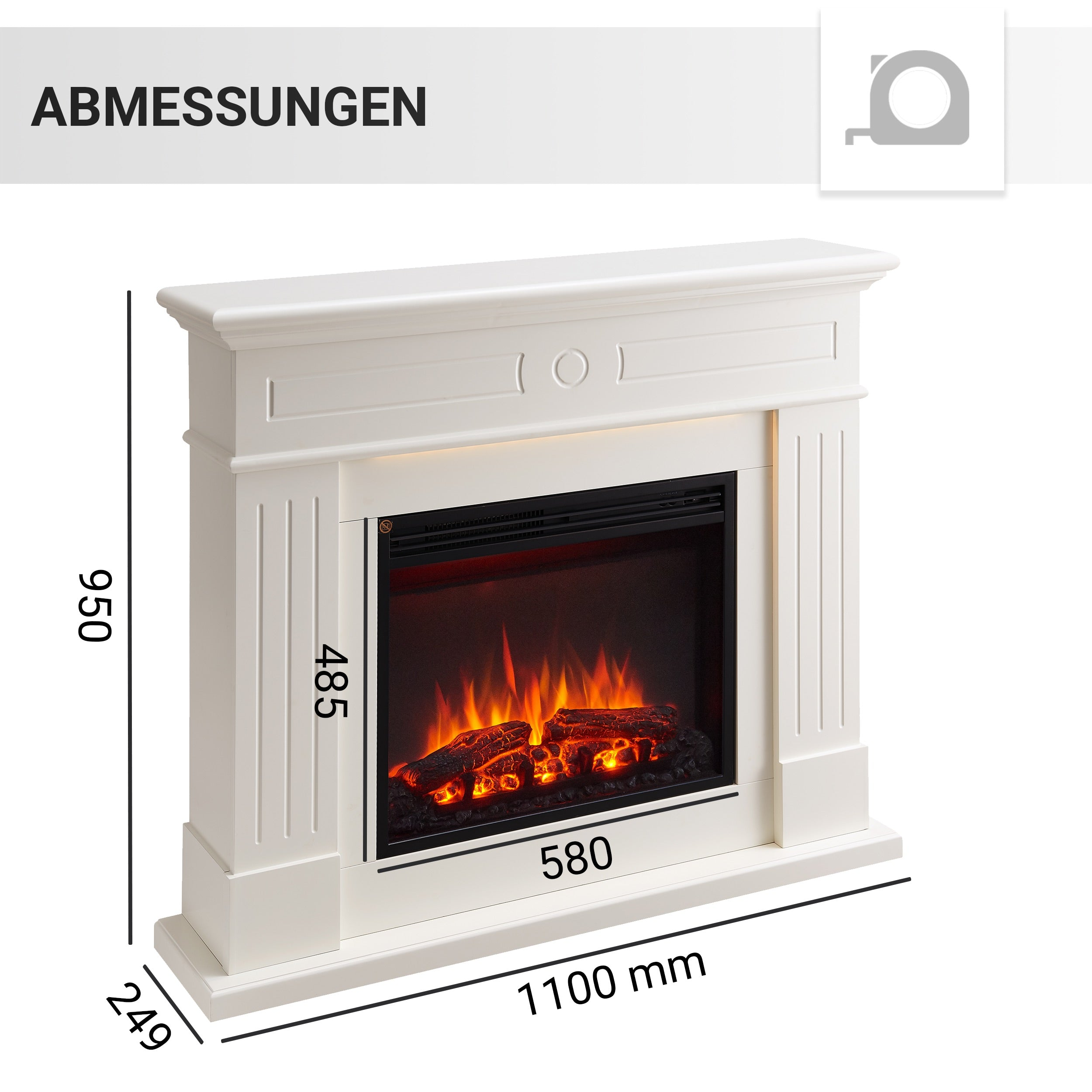 Weißer Elektrokamin mit Maßangaben. Der Feuerraum zeigt brennende Holzscheite und Flammen.