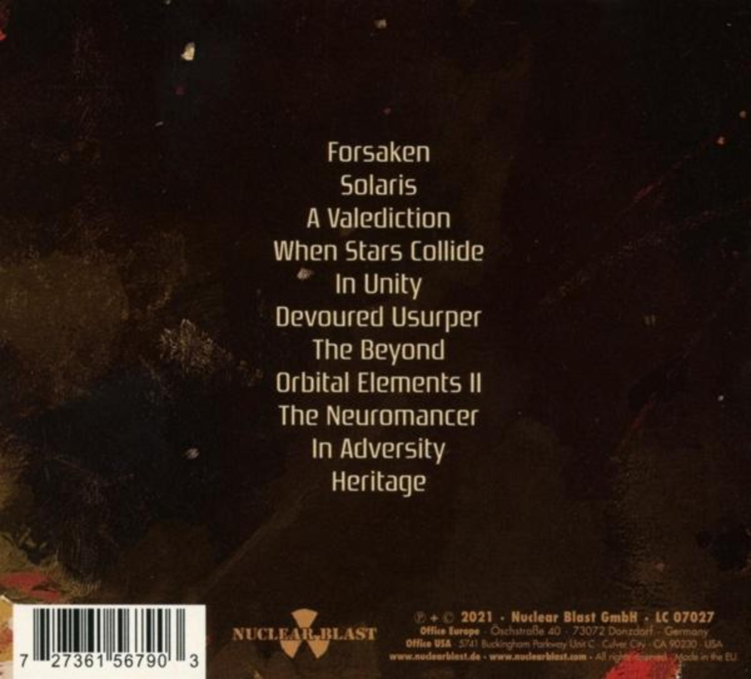 Albumcover mit Titeln, Barcode und Nuclear Blast Logo. Dunkler Hintergrund mit gesprenkelter Textur.