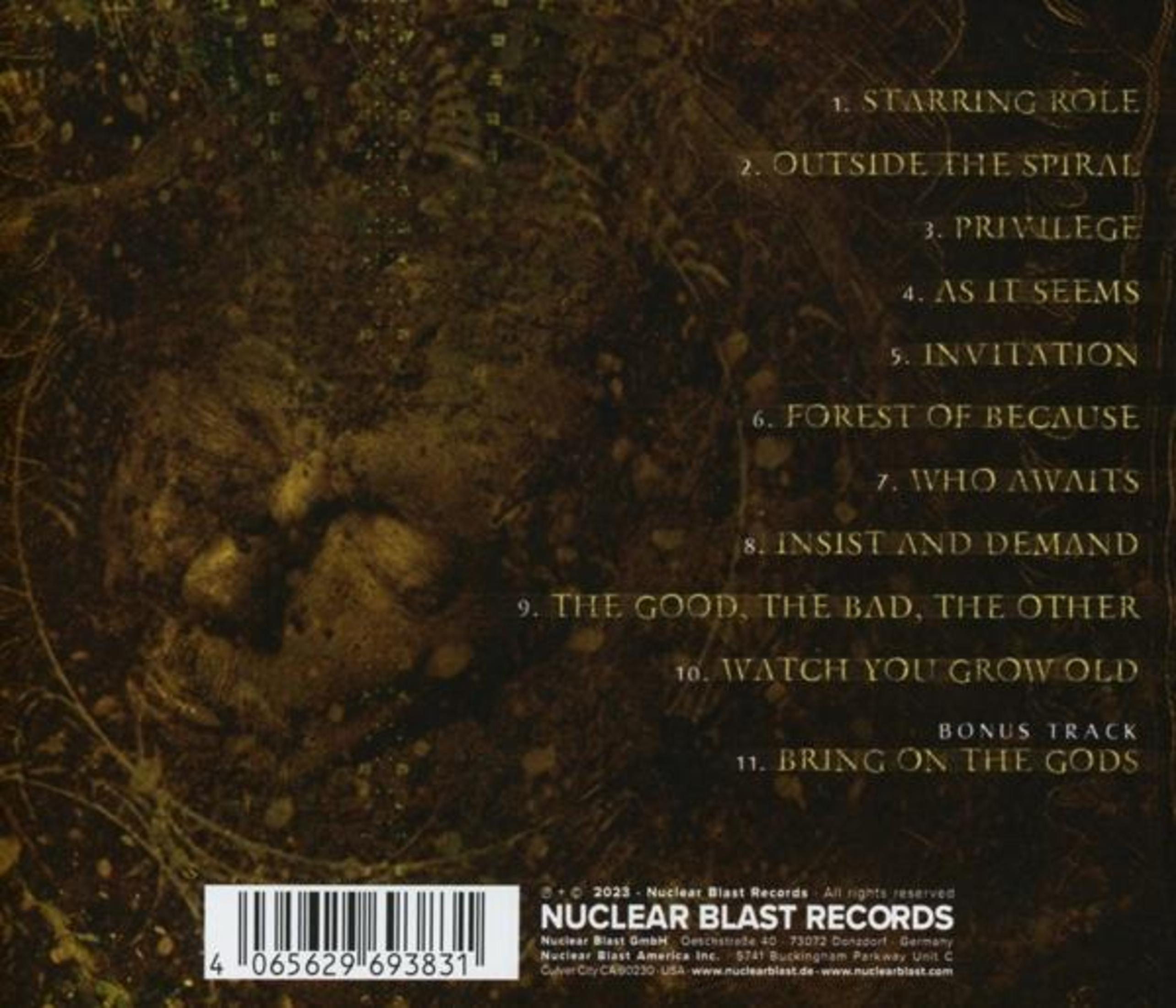 Albumcover mit goldenem Text auf dunklem Hintergrund. Listet Songtitel auf. Enthält einen Barcode und das Nuclear Blast Records Logo.