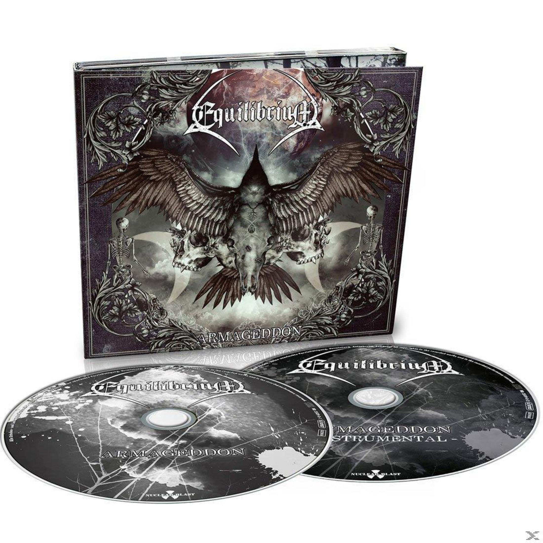 Albumcover von 'Armageddon' mit einem Krähenschädel, Flügeln und zwei CDs.