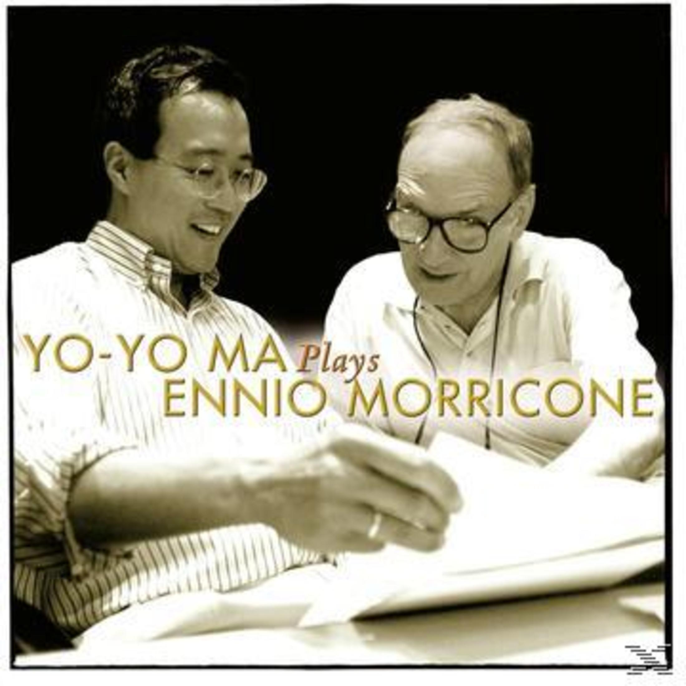 Albumcover: Yo-Yo Ma und ein anderer Mann betrachten Noten. Titel: Yo-Yo Ma spielt Ennio Morricone.