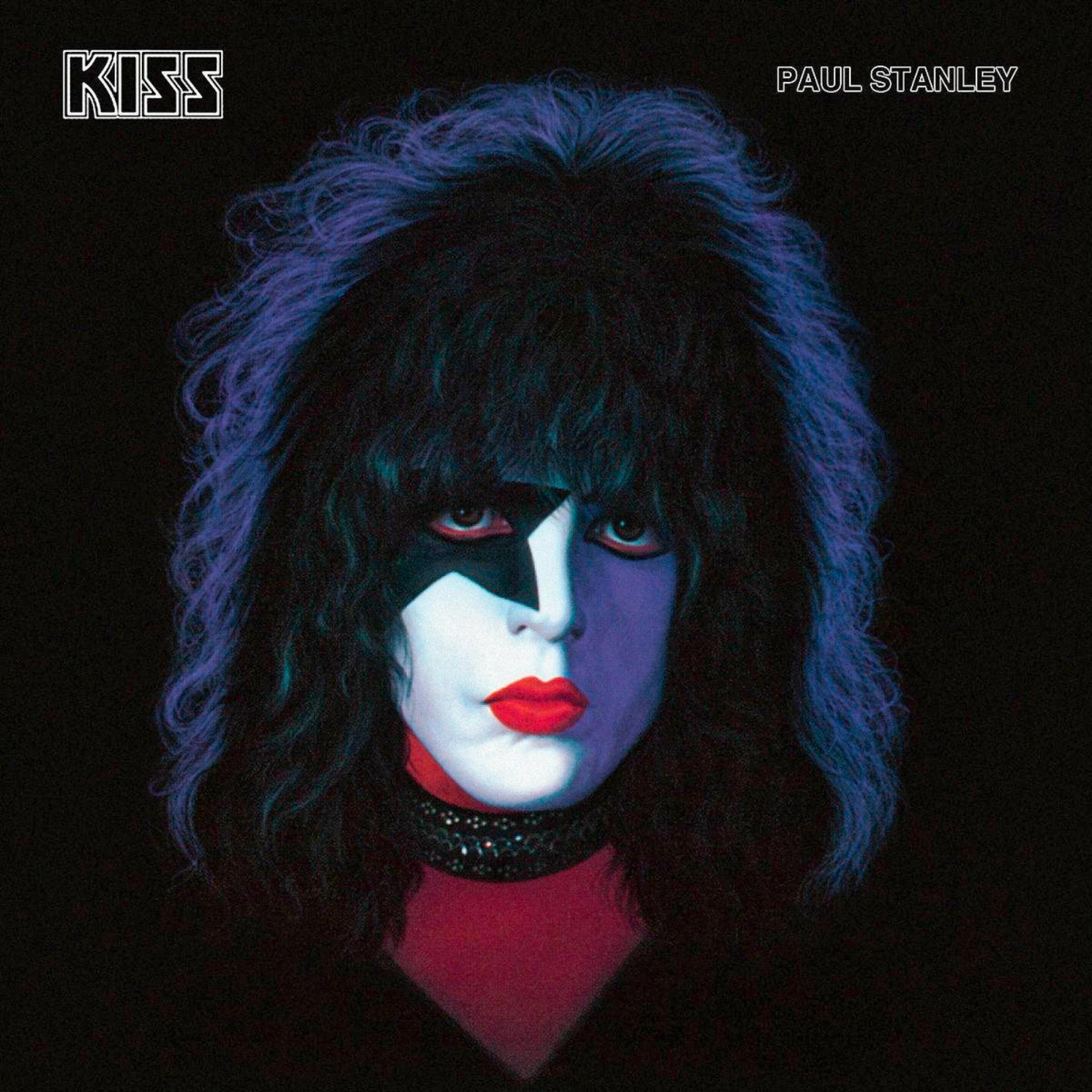 Albumhoes van Paul Stanley met Kiss-make-up. Gezicht is zwart/wit en paars gesplitst. Rode lippen en zwart haar.