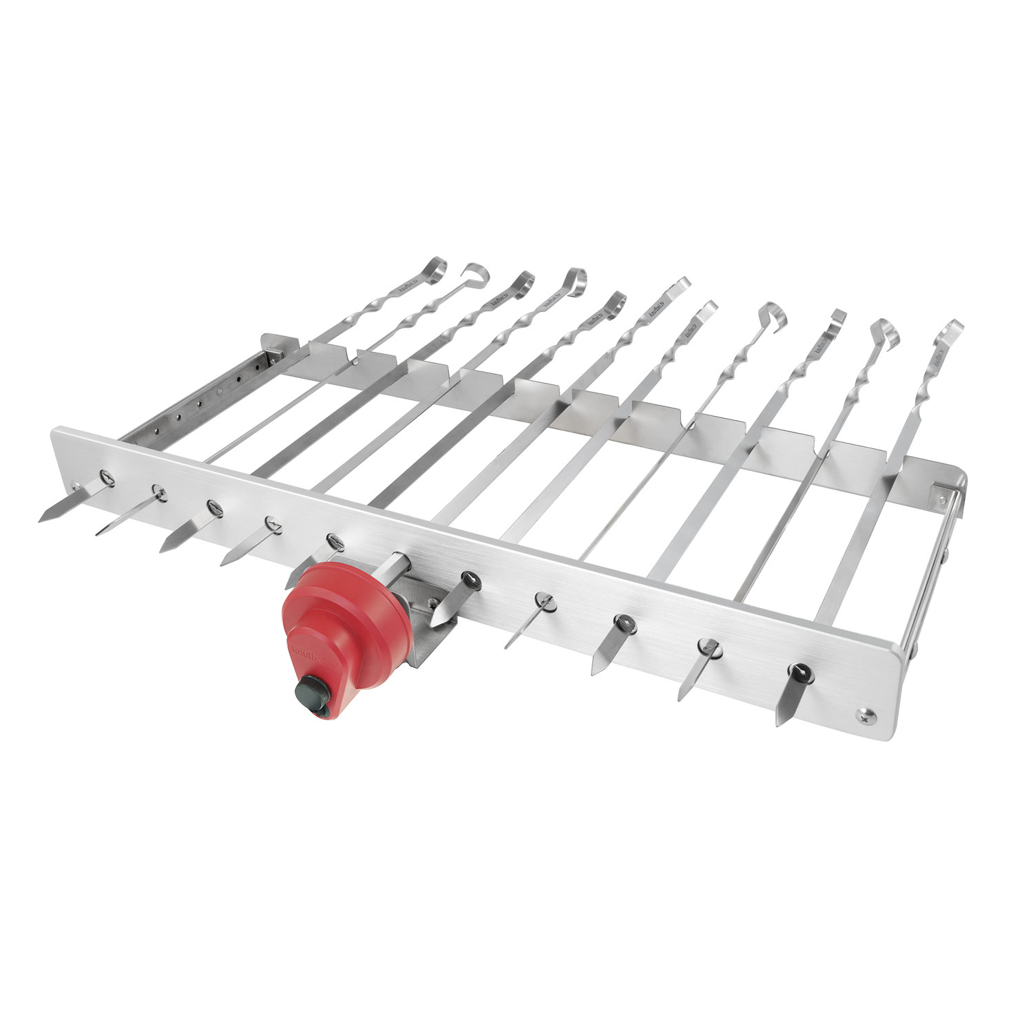 Ein Metall-Grillspießhalter mit Spießen. Es hat eine rote Komponente. Der Hintergrund ist weiß.