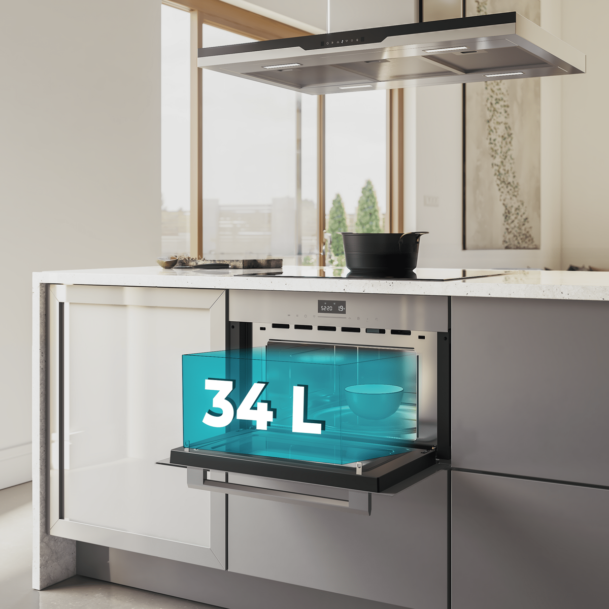 Cocina moderna con horno abierto que muestra '34 L'. Una olla negra está sobre la estufa. Una ventana muestra la vista exterior.