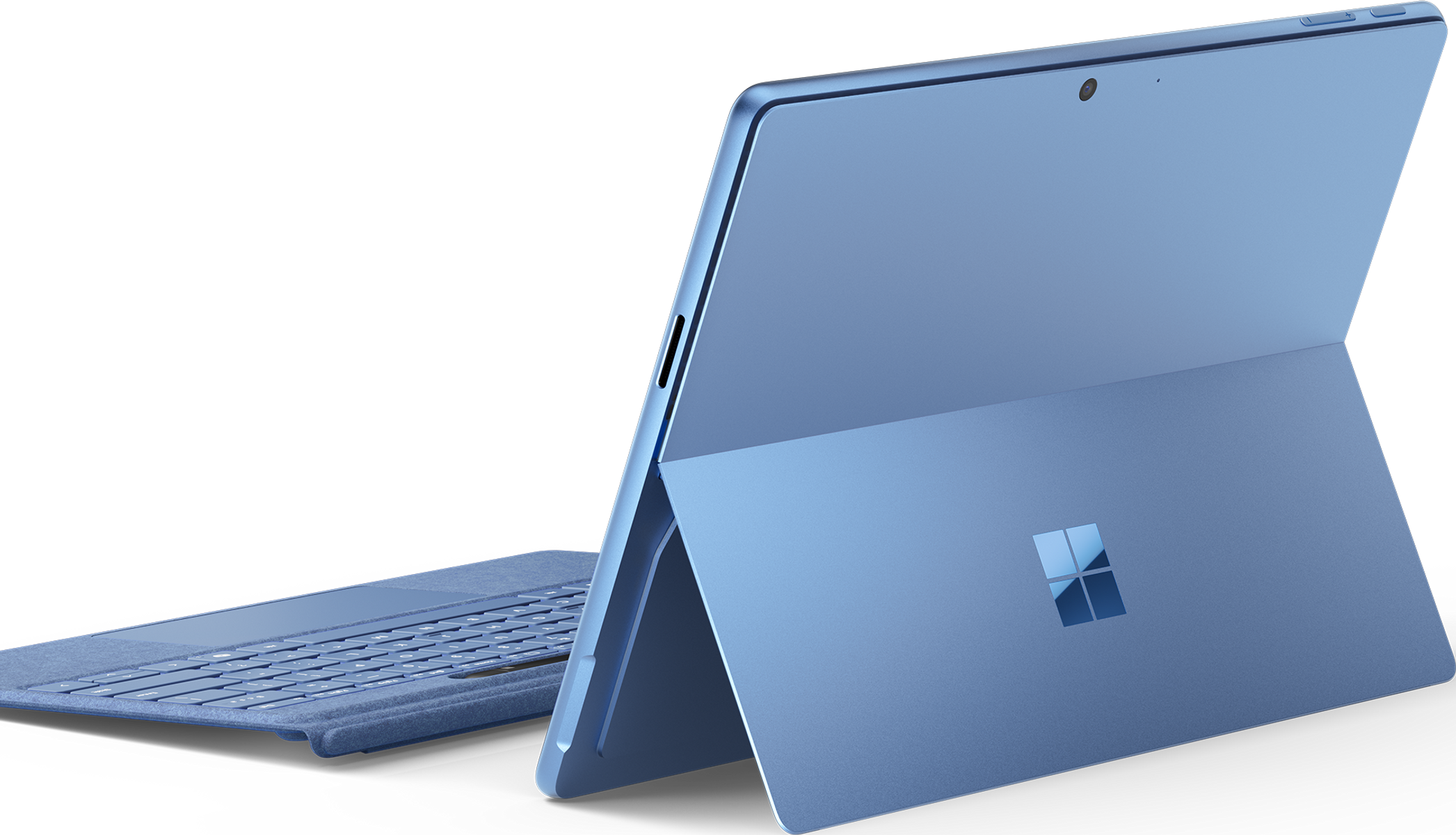 Niebieski tablet Microsoft Surface z osłoną klawiatury jest otwarty. Ekran wyświetla logo Microsoft. Tło jest czarne.
