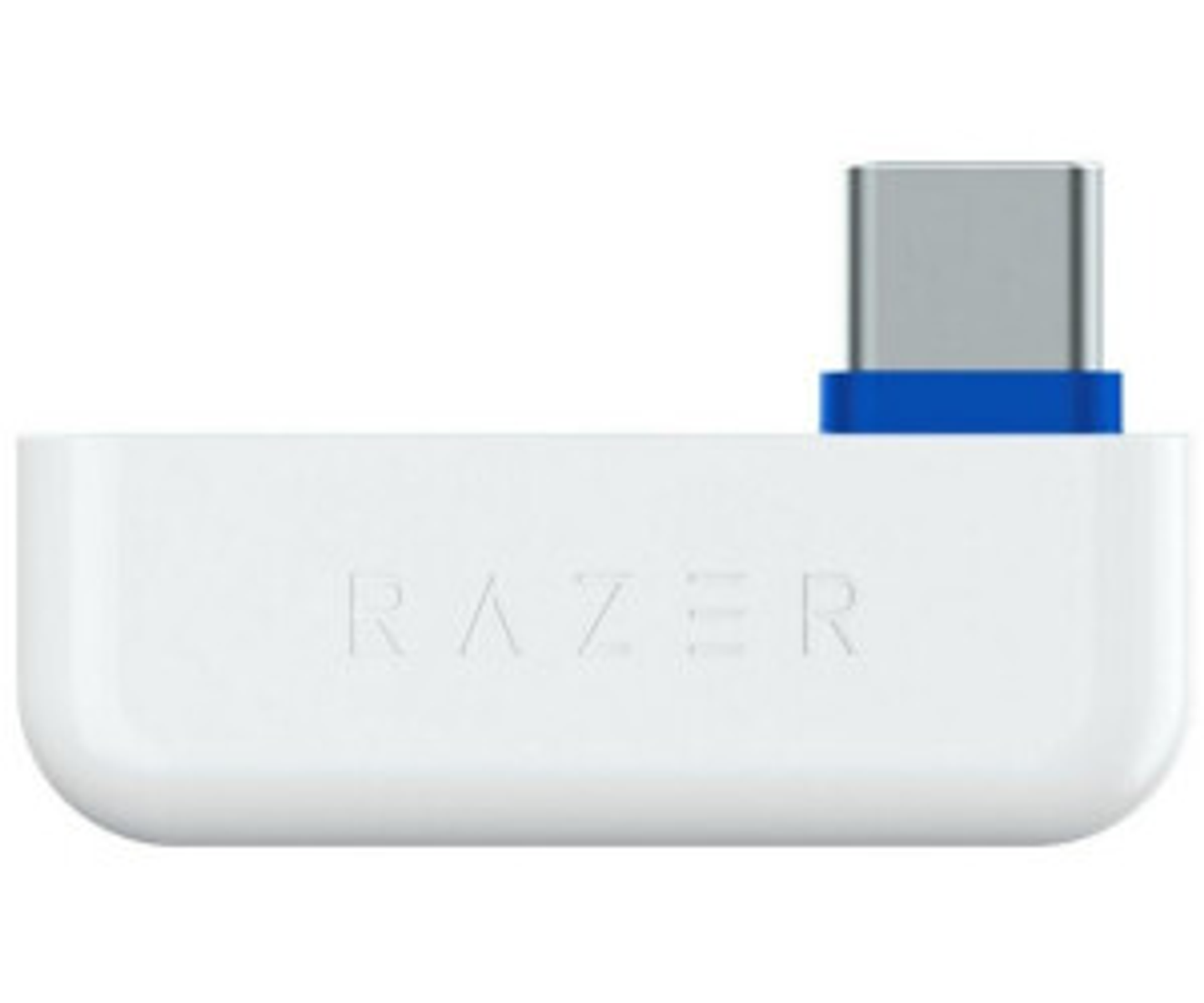 Biały adapter USB-C Razer. Posiada srebrne złącze USB-C z niebieską podstawą. Widoczne logo Razer.