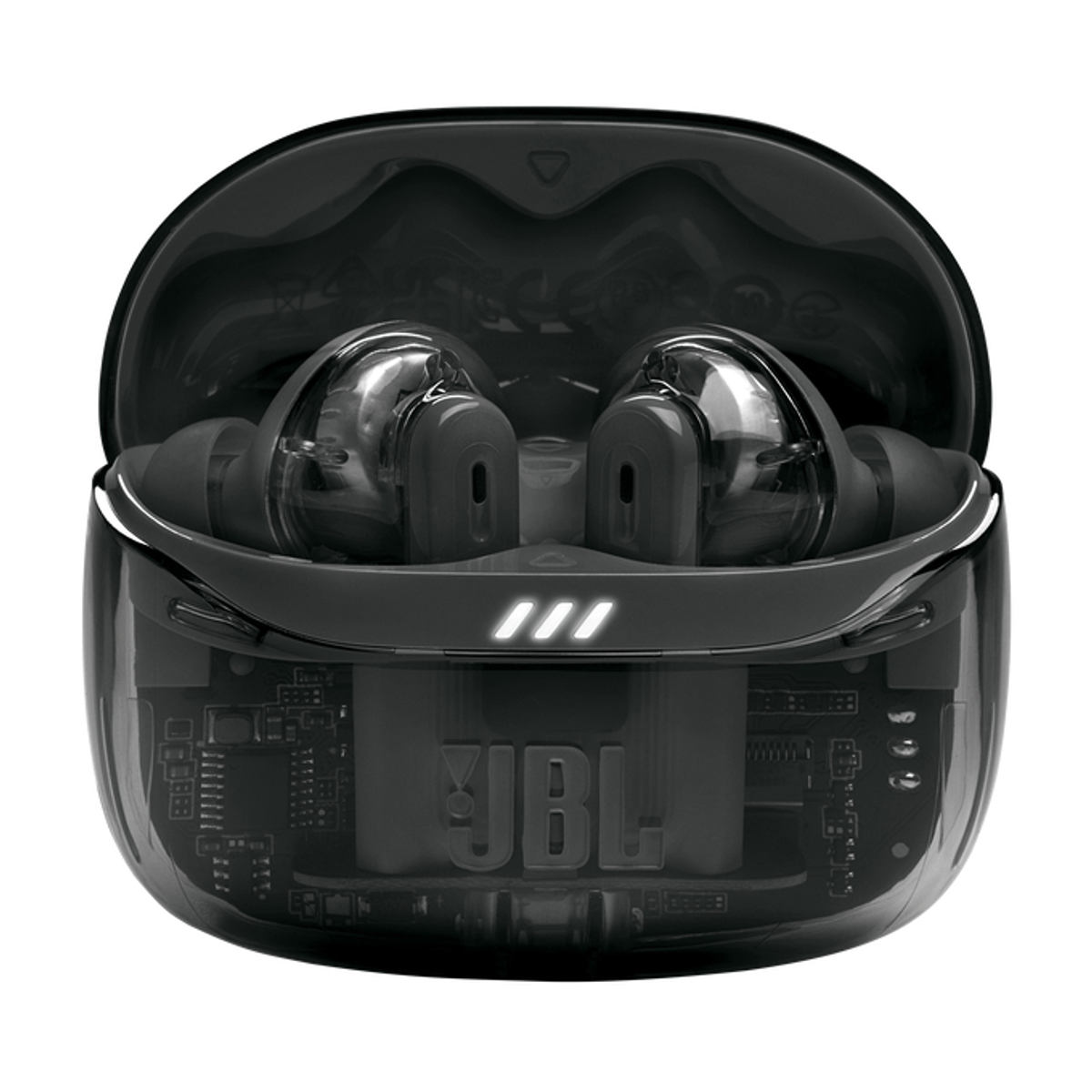Czarne słuchawki JBL w przezroczystym etui ładującym. Etui jest otwarte, odsłaniając słuchawki. Widoczne jest logo JBL.