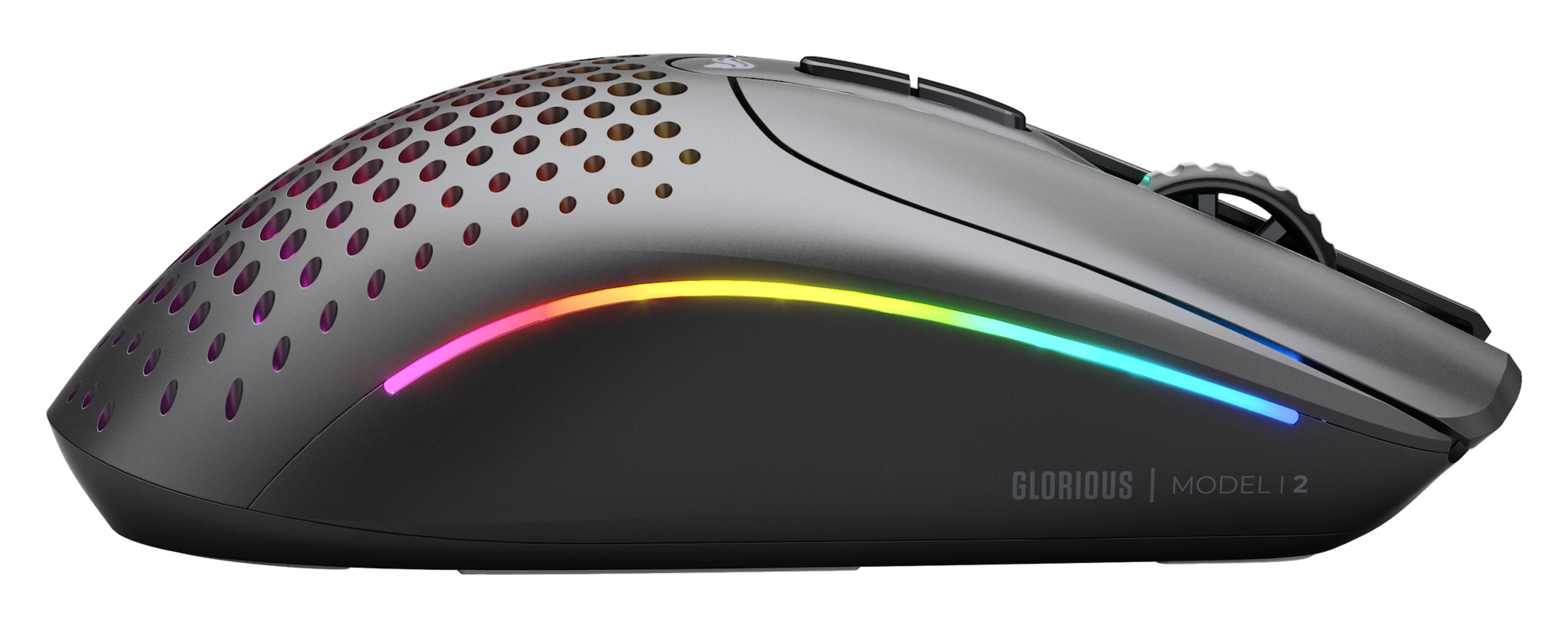 Szara mysz do gier z oświetleniem RGB. Ma konstrukcję o strukturze plastra miodu na górze i nazwę marki z boku.