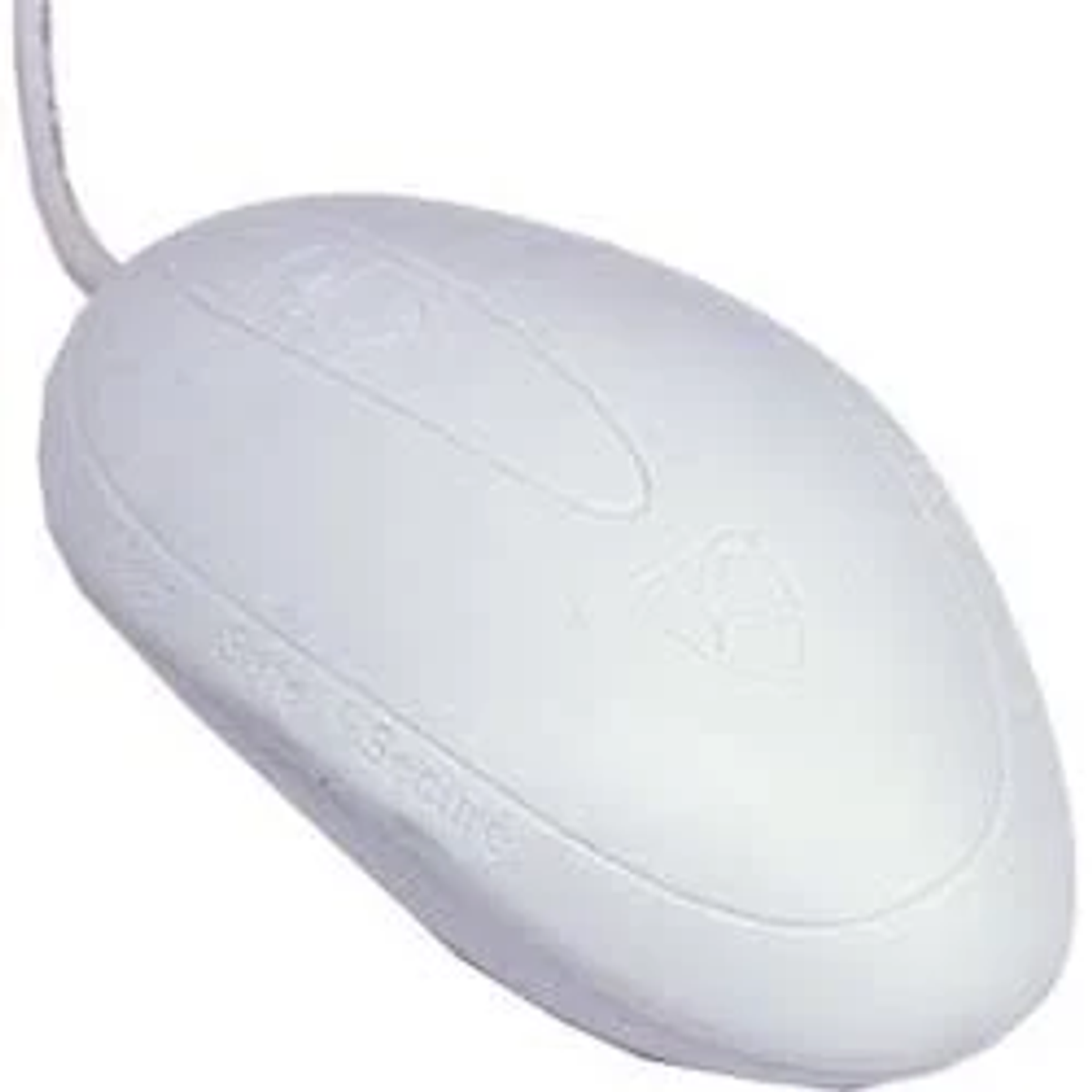 Un ratón de ordenador blanco con cable. El ratón es ovalado con un diseño sutil en la parte superior. La marca es visible.