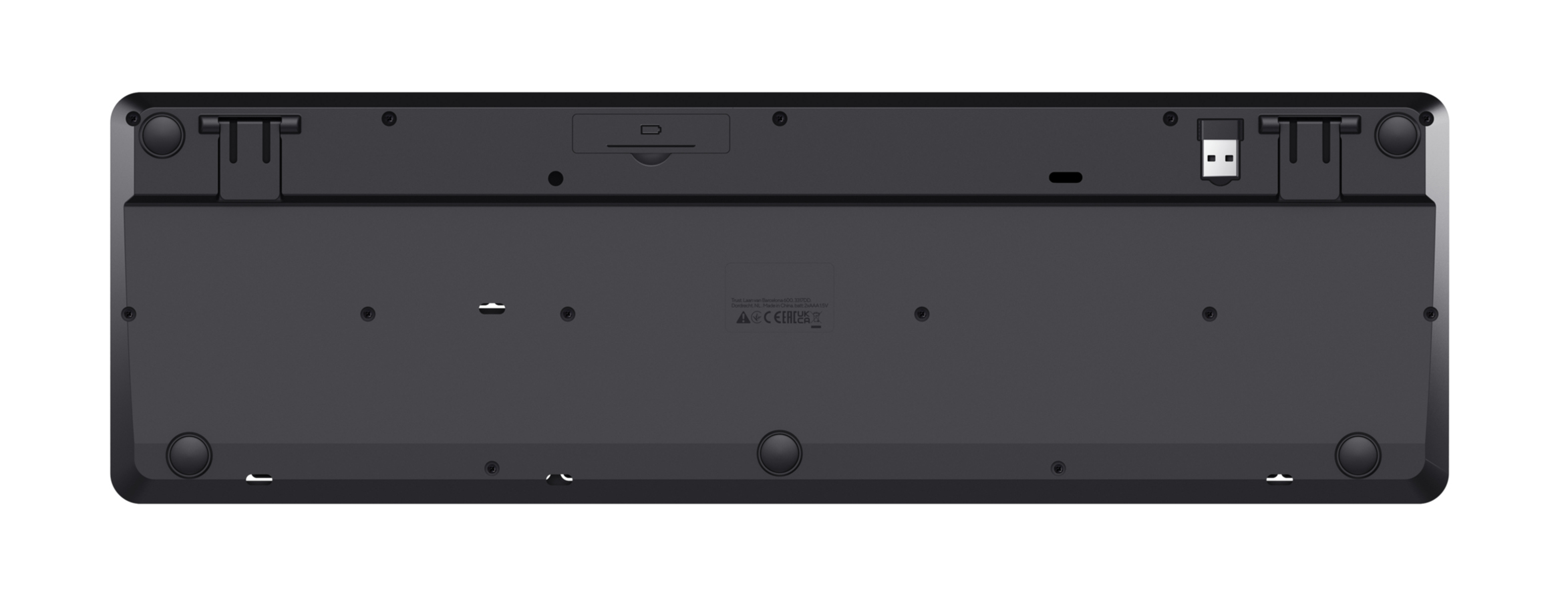 Spód ciemnoszarej klawiatury z widocznymi portami, kluczem USB i strukturami wsporczymi. Zaokrąglone rogi i etykieta produktu.
