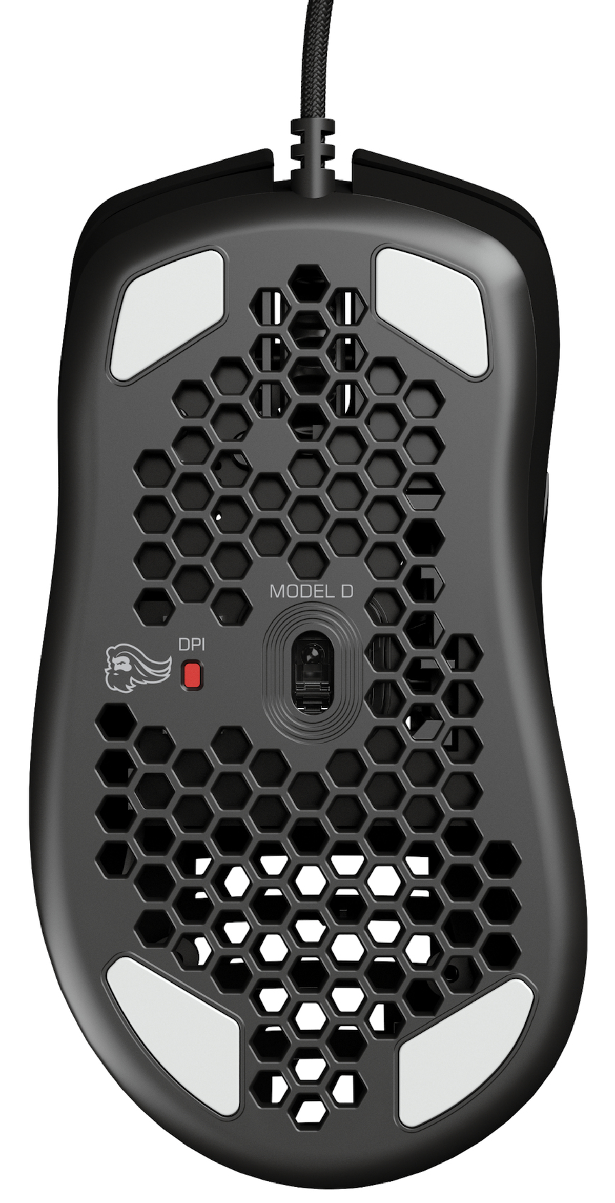 Zwarte gamingmuis met honingraatpatroon, witte pads en zwarte gevlochten kabel. DPI-indicator is rood.