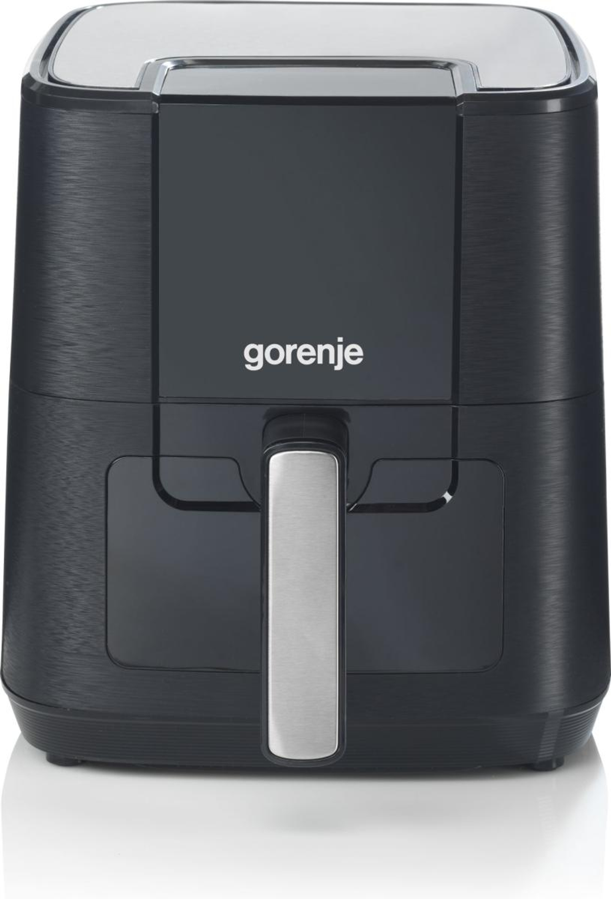 Czarna frytkownica Gorenje. Ma srebrny uchwyt i błyszczącą srebrną górę. Logo jest białe.
