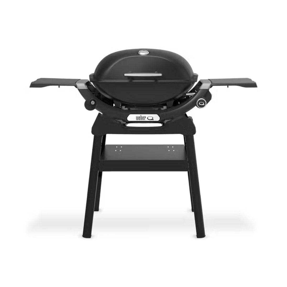 Una parrilla Weber negra sobre un soporte negro con mesas laterales. La parrilla tiene una tapa y un termómetro.