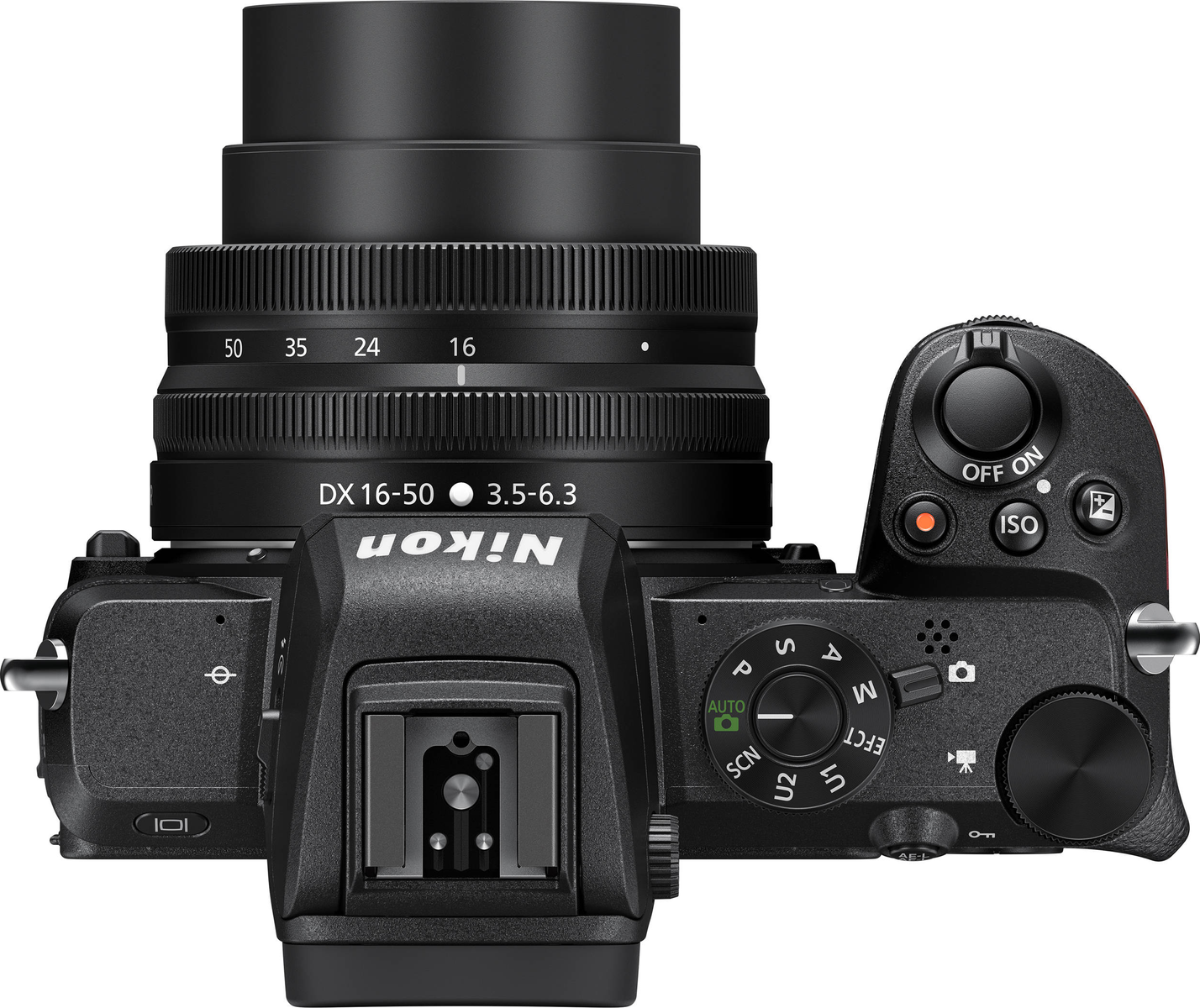 Draufsicht auf eine schwarze Nikon-Kamera mit Objektiv. Bedienelemente und Einstellungen sind oben sichtbar.
