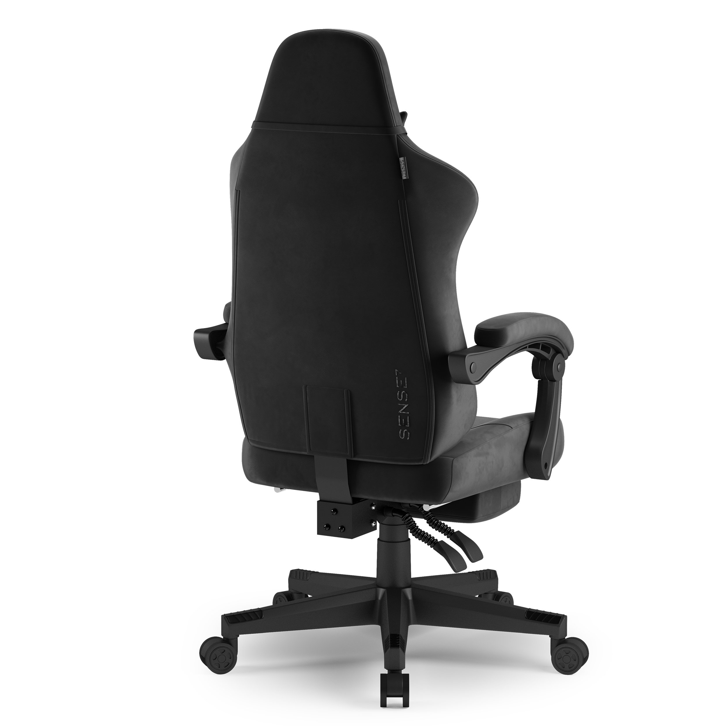 Schwarzer Gaming-Stuhl von hinten, mit Kopfstütze und Armlehnen. Der Stuhl hat Räder und ein schwarzes Gestell. Der Markenname 'SENSE7' ist sichtbar.