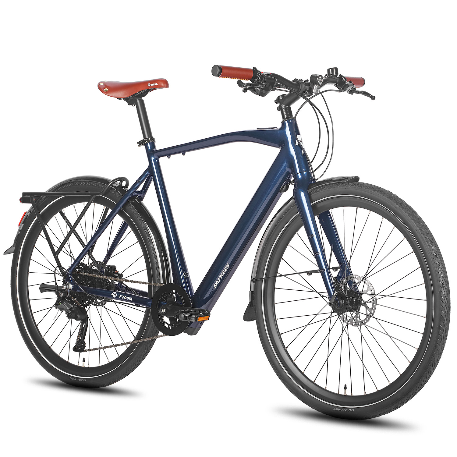 Ein blaues Elektrofahrrad mit braunem Ledersitz und Lenker. Schwarze Reifen und ein Gepäckträger sind sichtbar. Der Markenname ist 'FAFREES'.