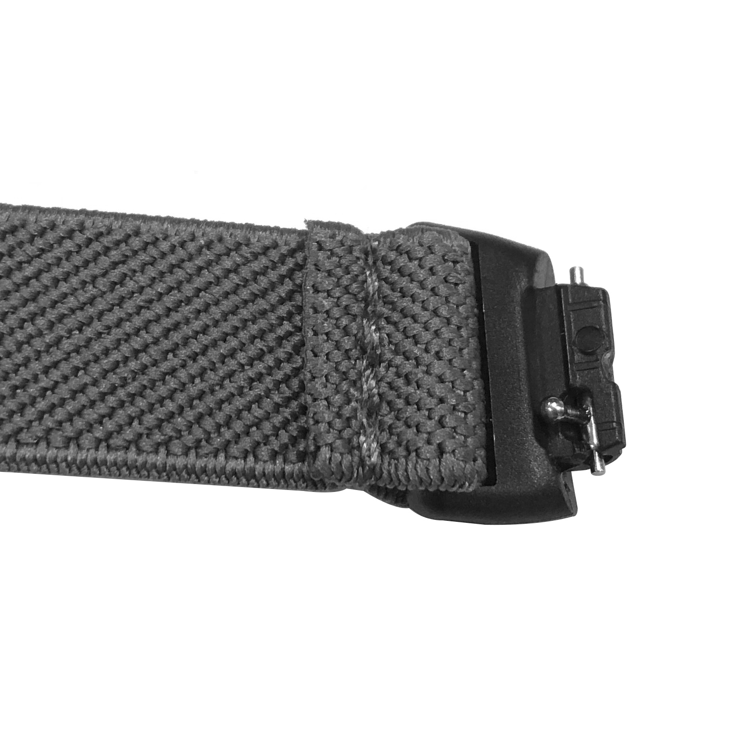 Nahaufnahme eines grauen elastischen Uhrenarmbands mit schwarzem Kunststoffverschluss und Metallstift.