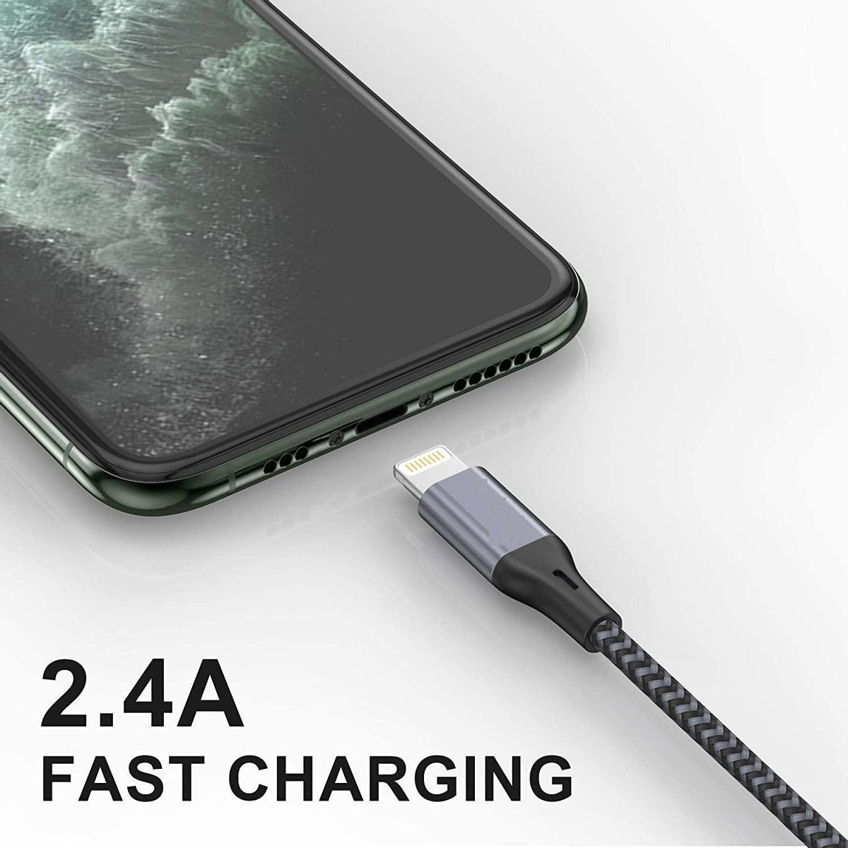 Telefoon met oplaadkabel. Tekst luidt 2.4A Snel opladen. De telefoon is zwart en de kabel heeft een gevlochten patroon.