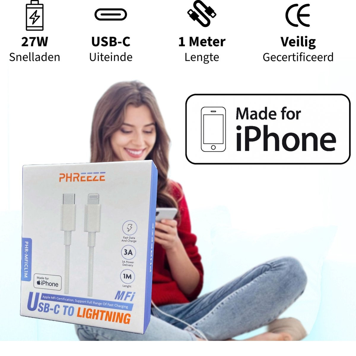 Vrouw met telefoon voor een doos met oplaadkabel. Tekst op de doos geeft iPhone-compatibiliteit aan.