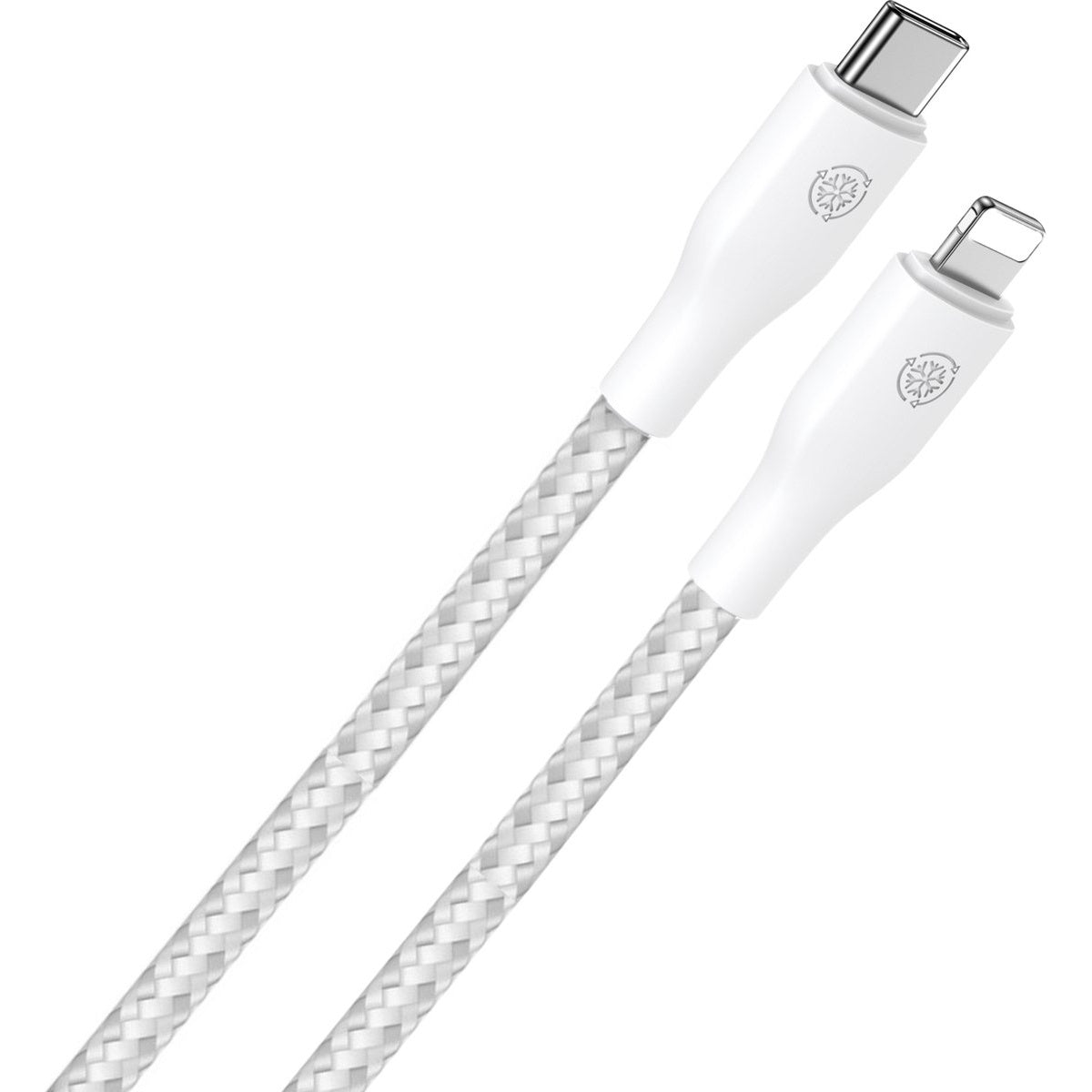 Twee witte oplaadkabels met verschillende connectoren. De kabels hebben een gevlochten patroon. De achtergrond is wit.