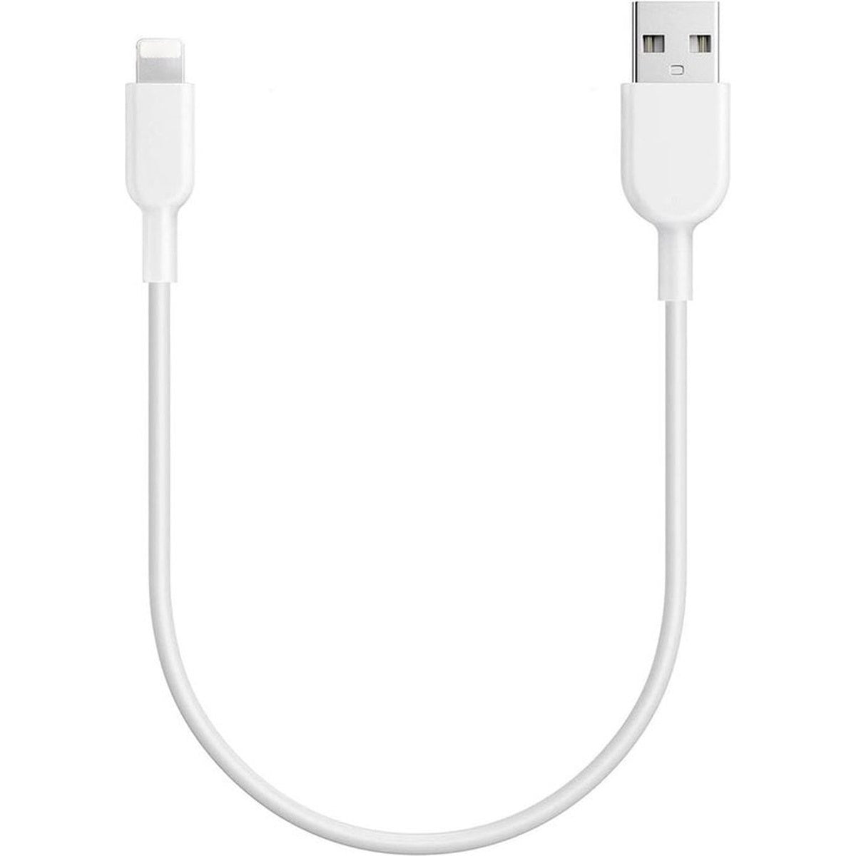 Een witte oplaadkabel met een USB-A-connector en een Lightning-connector, tegen een witte achtergrond.