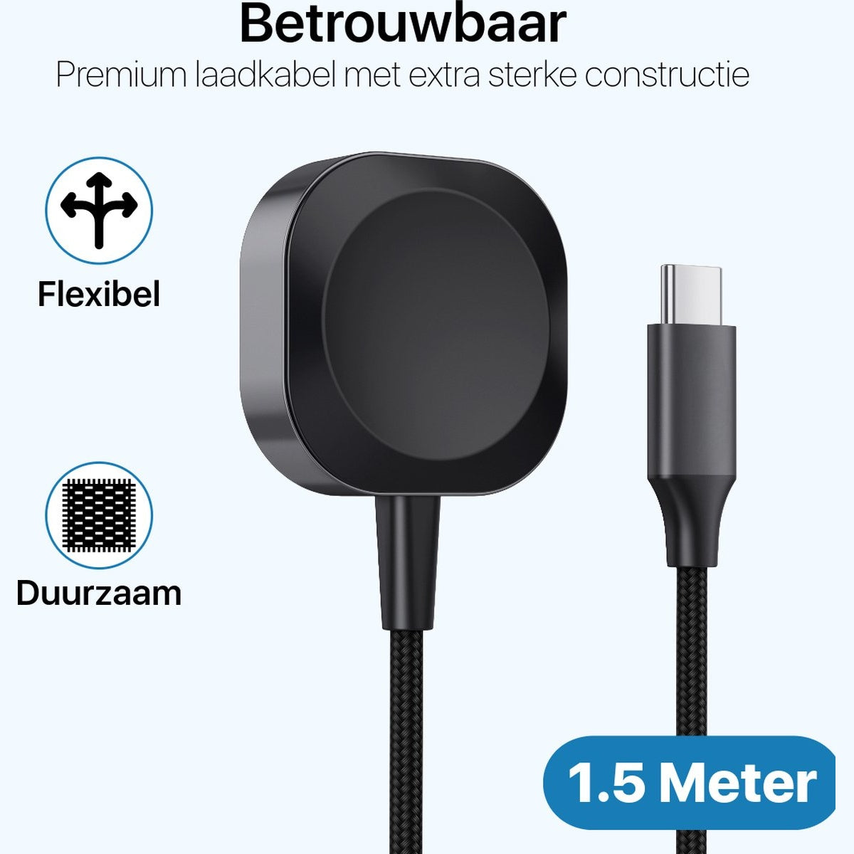 Een zwarte oplaadkabel met een vierkante oplaadkop en een USB-C-connector. De kabel is 1,5 meter lang. Er staat ook Nederlandse tekst.