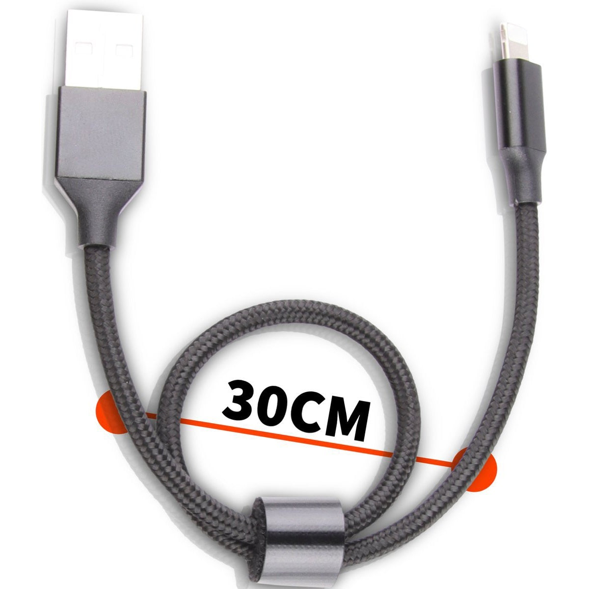 Een 30 cm lange USB-kabel. Eén uiteinde heeft een USB-connector, de andere een Lightning-connector. De kabel is grijs en opgerold.