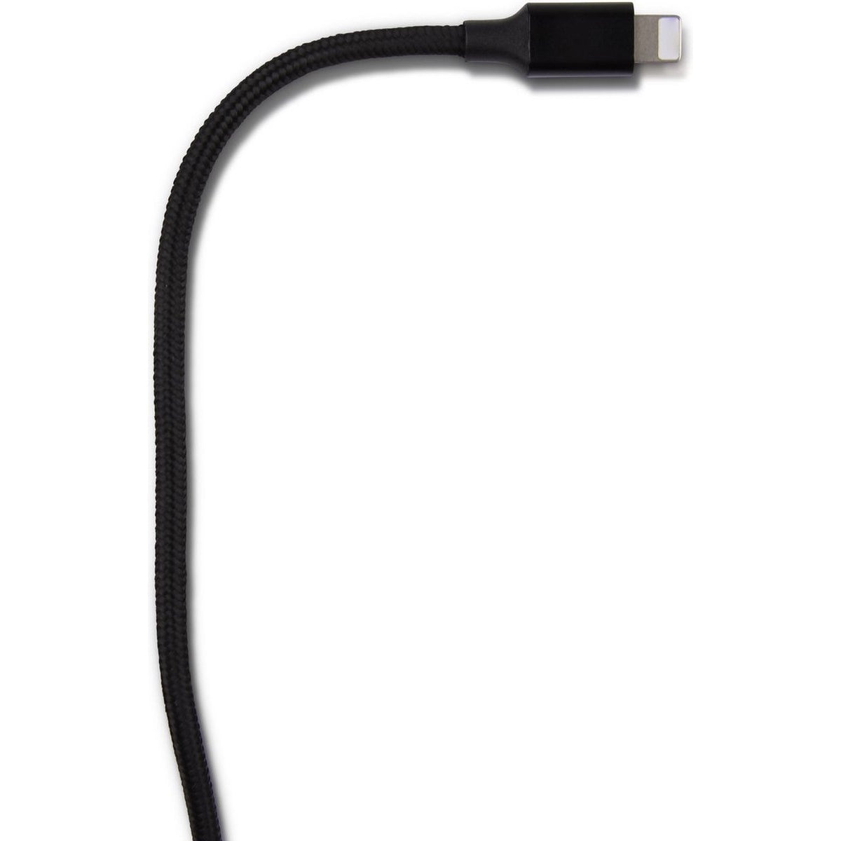 Een zwarte gevlochten USB-kabel met Lightning-connector op een witte achtergrond. De kabel is gebogen.