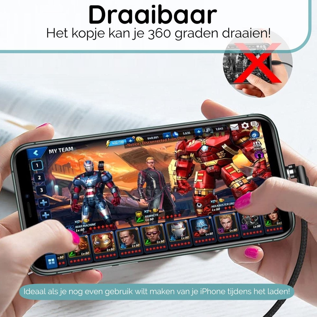 Een persoon houdt een telefoon vast met een spel erop. De telefoon is aangesloten op een oplaadkabel. Tekst zegt: 'Ideaal als je je iPhone wilt gebruiken tijdens het opladen!'