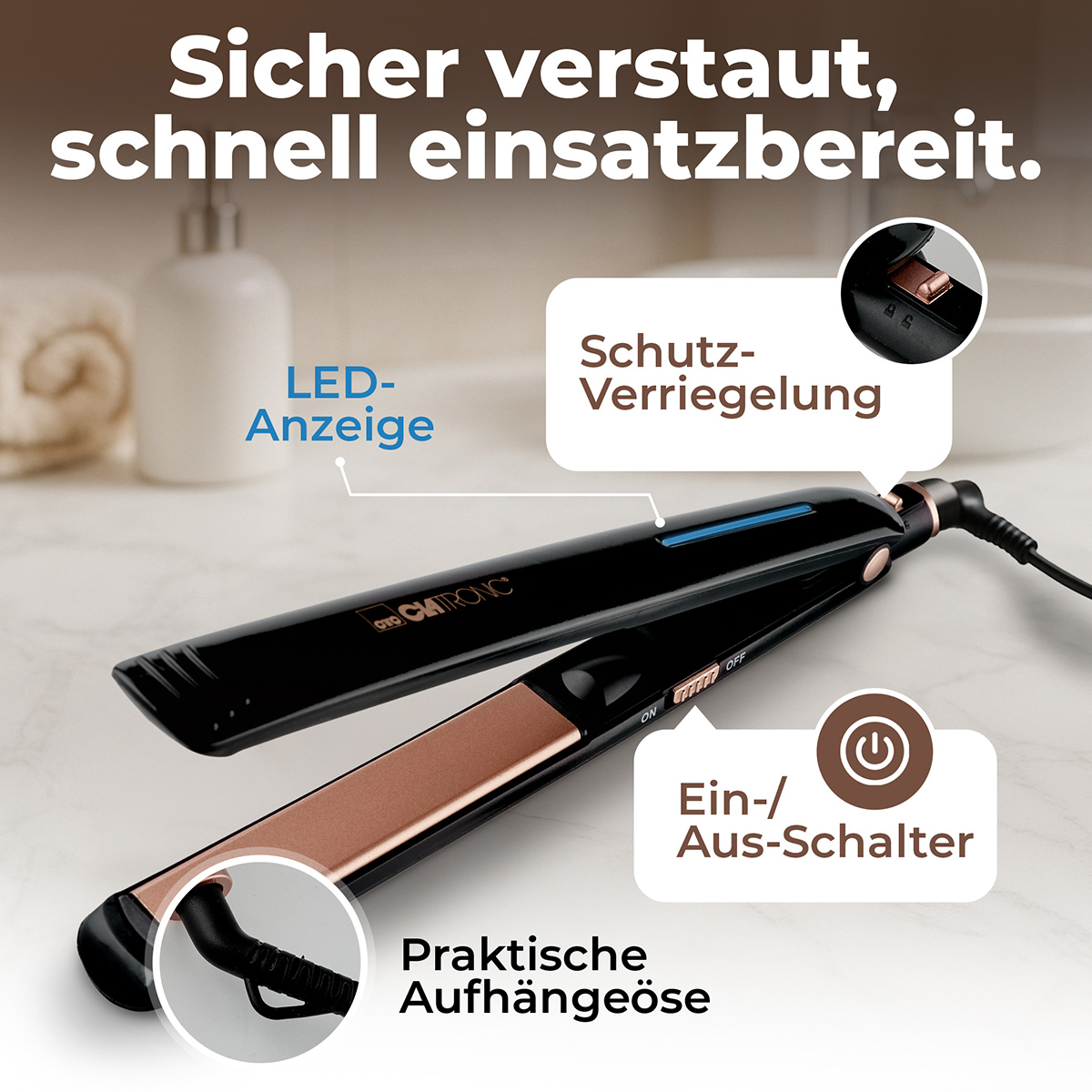 Czarna i brązowa prostownica do włosów z etykietami, tłem łazienki i tekstem. Tekst mówi: 'Sicher verstaut, schnell einsatzbereit'.