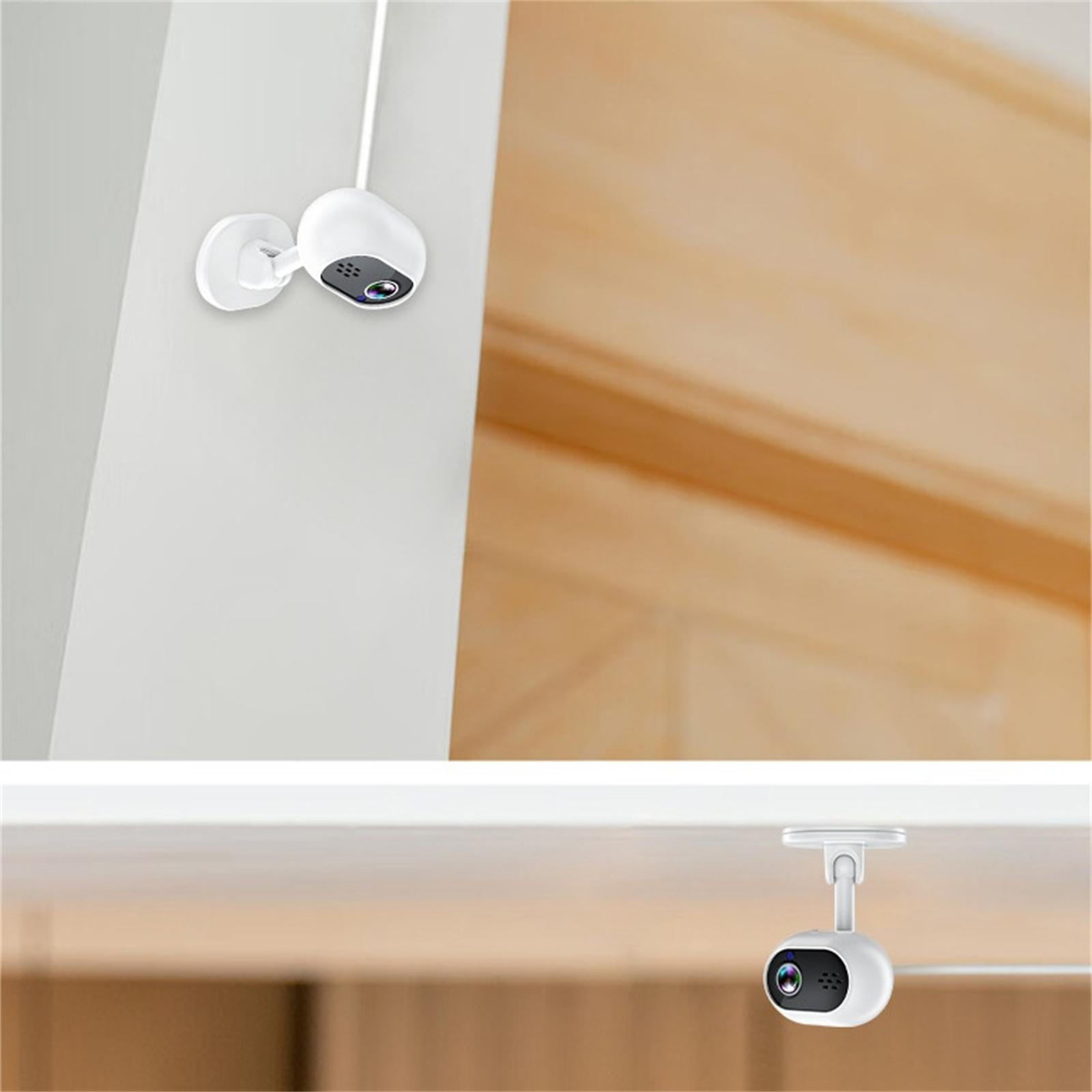 Zwei weiße Überwachungskameras sind montiert, eine an der Wand und eine an der Decke, beide mit Objektiven.