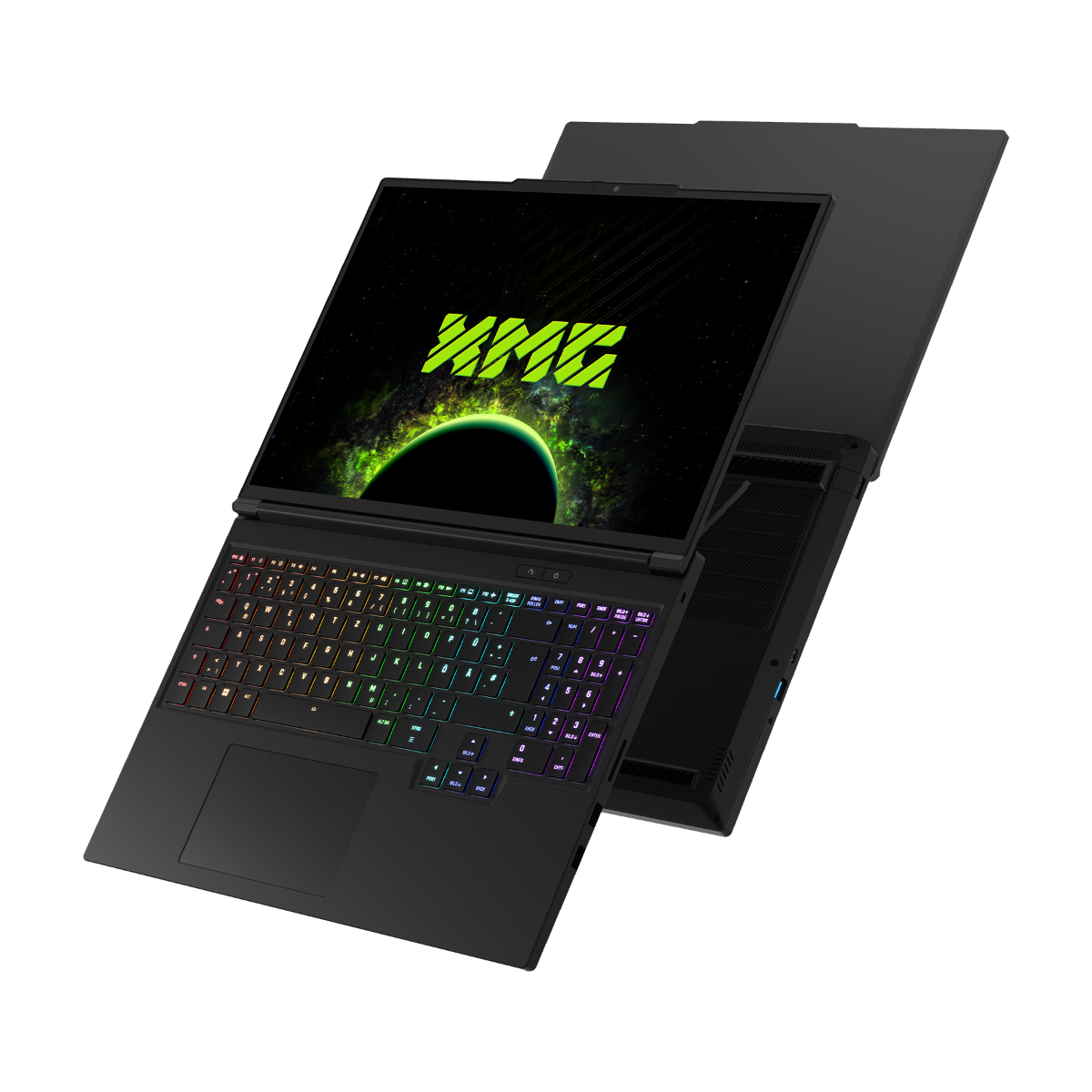 Schwarzer Laptop mit farbenfroher Tastaturbeleuchtung. Der Bildschirm zeigt ein grünes Logo über einem kosmischen Hintergrund.