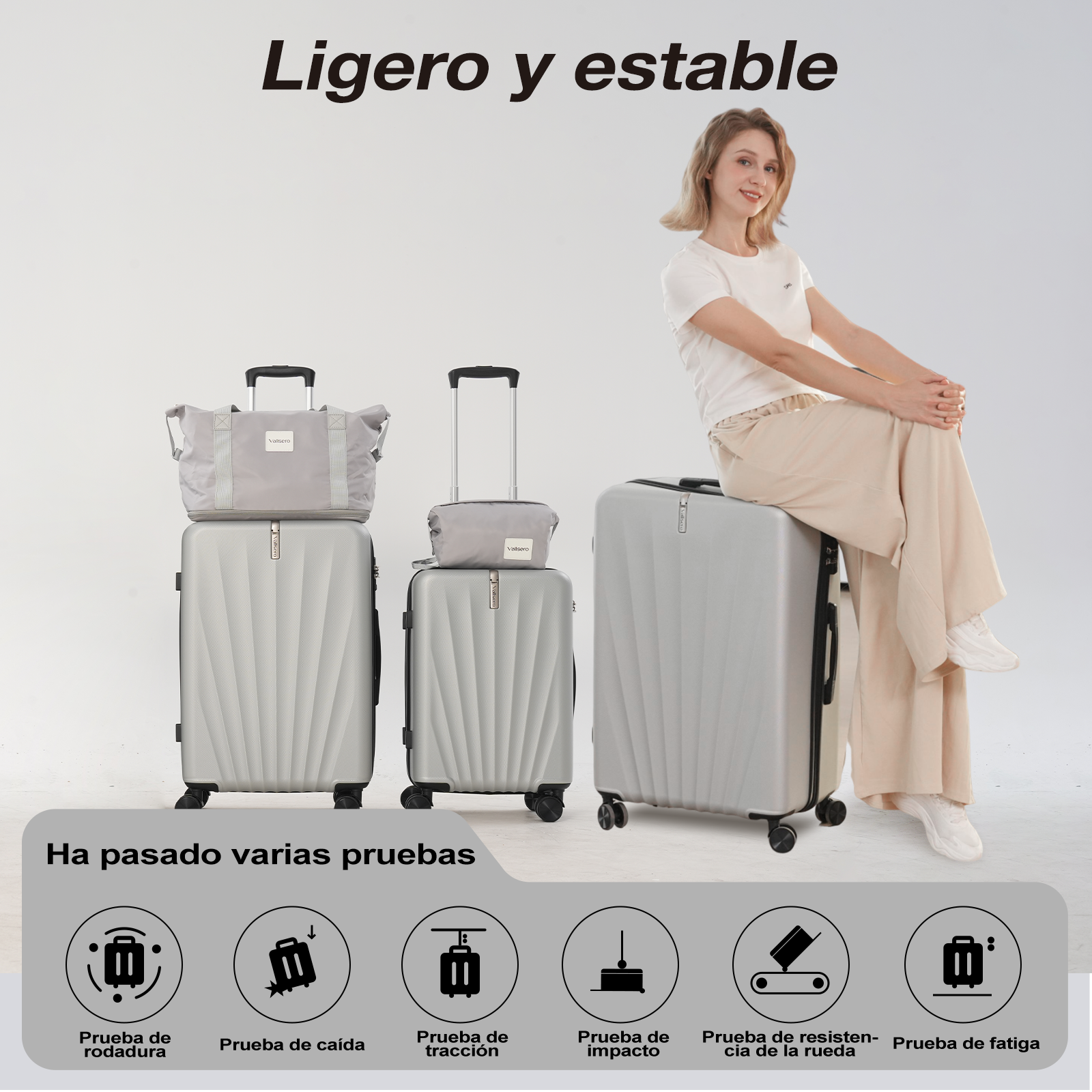 Una mujer sentada en una maleta plateada. Se muestran tres maletas y bolsos. El texto dice 'Ligero y estable' y 'Ha pasado varias pruebas'.