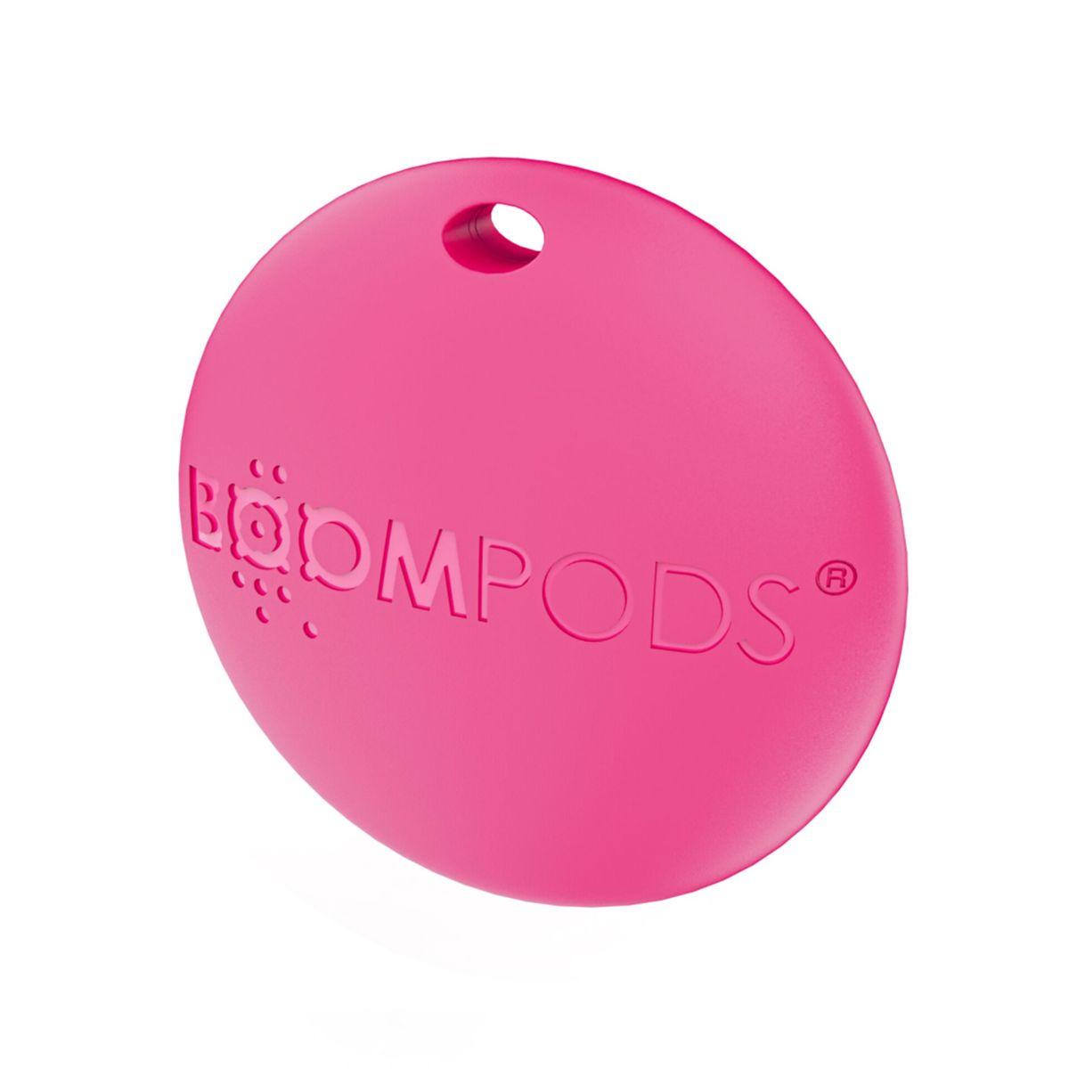 Un'etichetta rosa a forma ovale con la parola "BOOMPODS" in rilievo e un foro nella parte superiore. Lo sfondo è bianco.