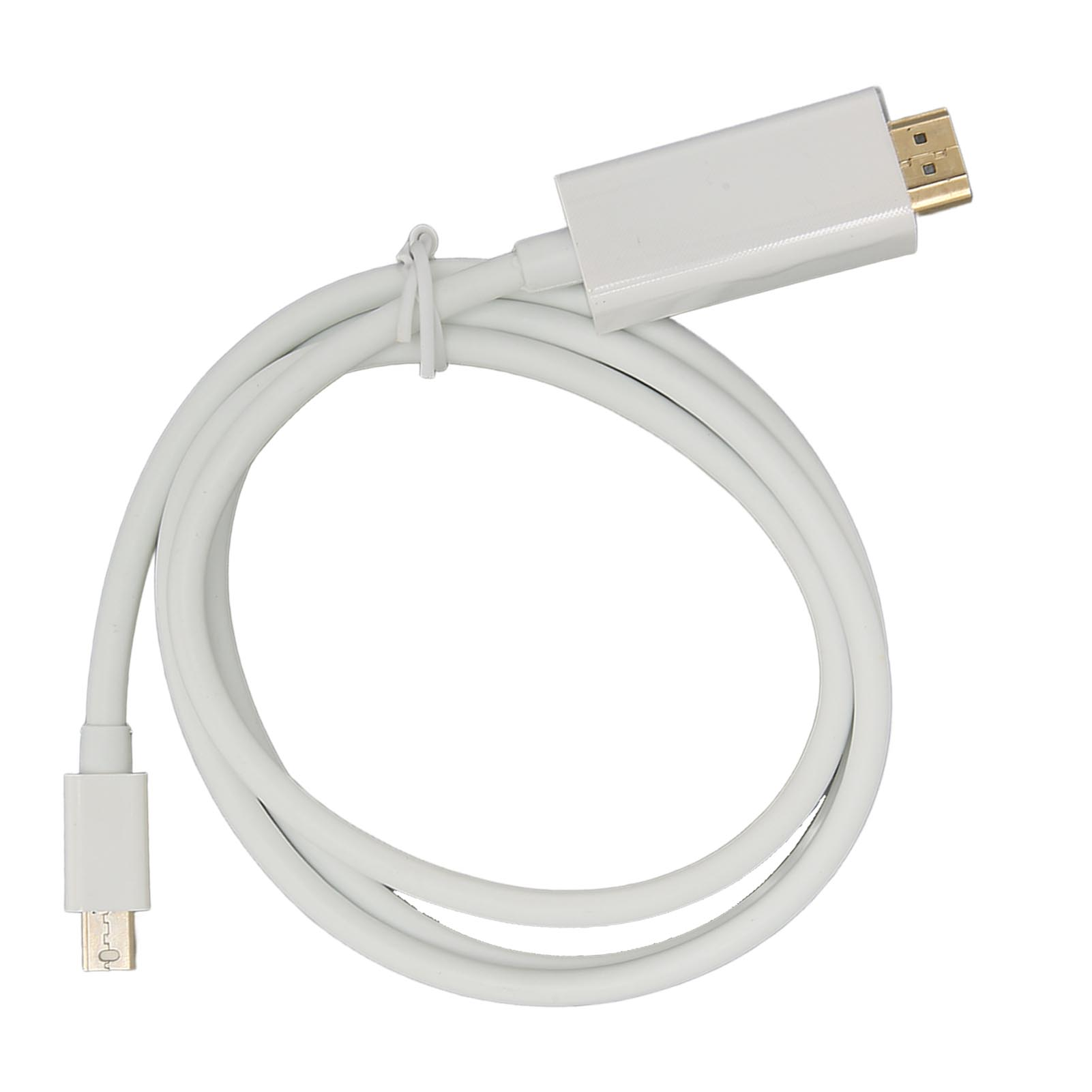 Weißes HDMI-Kabel auf weißem Hintergrund. Das Kabel ist geschlungen, mit Anschlüssen an beiden Enden.