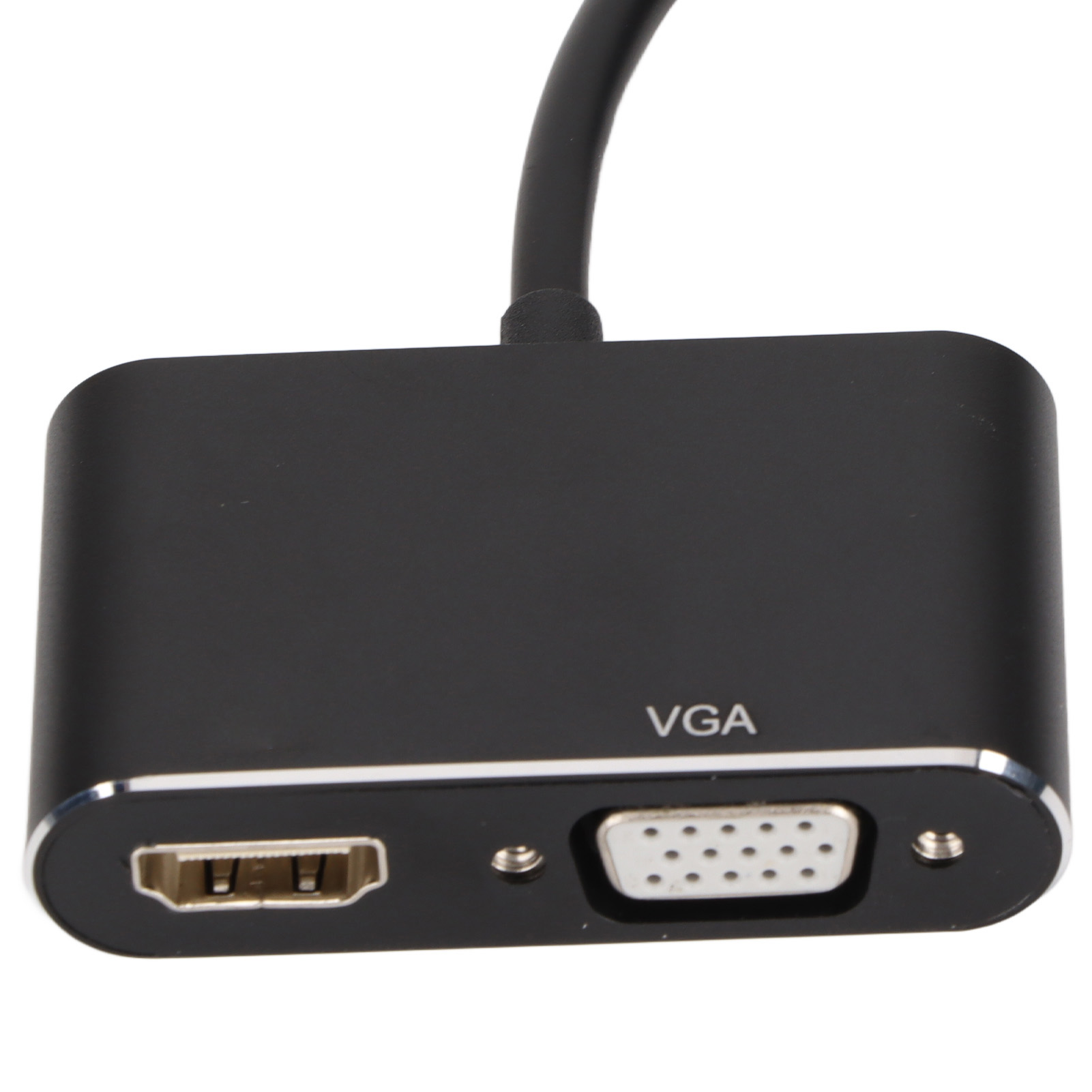 Schwarzer Adapter mit HDMI- und VGA-Anschlüssen. Ein Kabel ist oben angeschlossen.