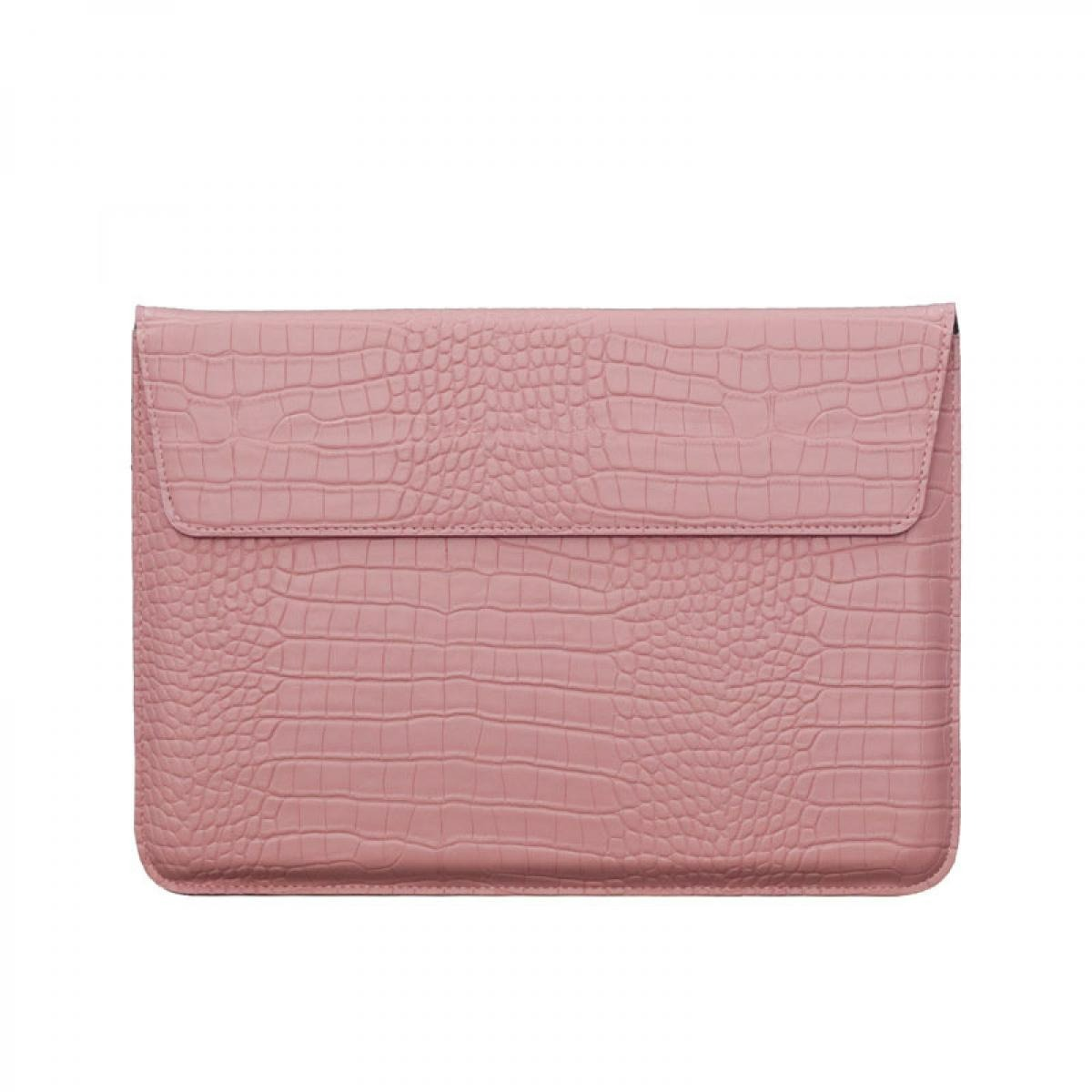 Eine rosa, rechteckige Laptoptasche mit Krokodilhautstruktur und einem Klappenverschluss, vor weißem Hintergrund.