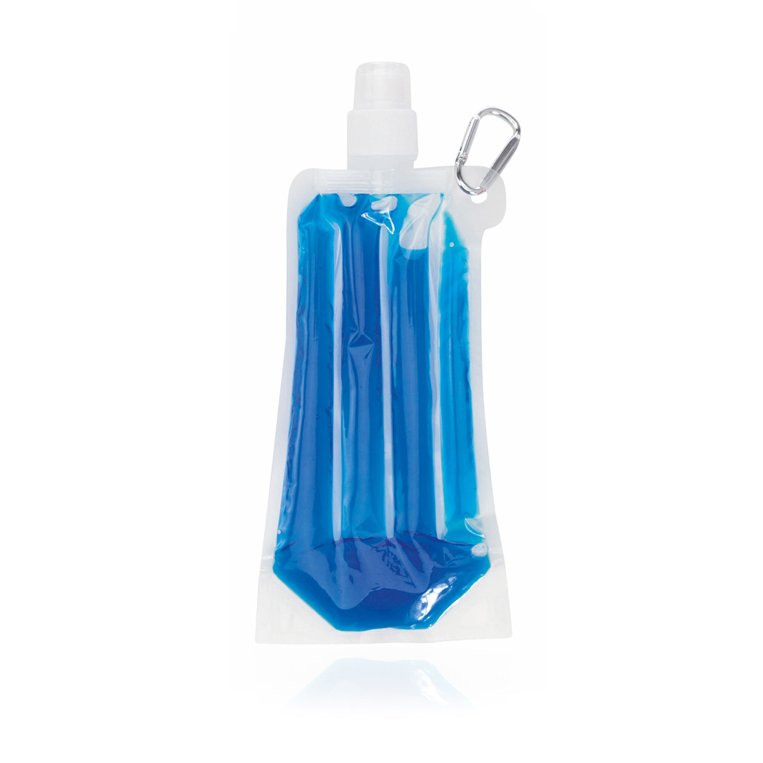Una borraccia trasparente e pieghevole piena di liquido blu. Ha un tappo bianco e un moschettone argentato.