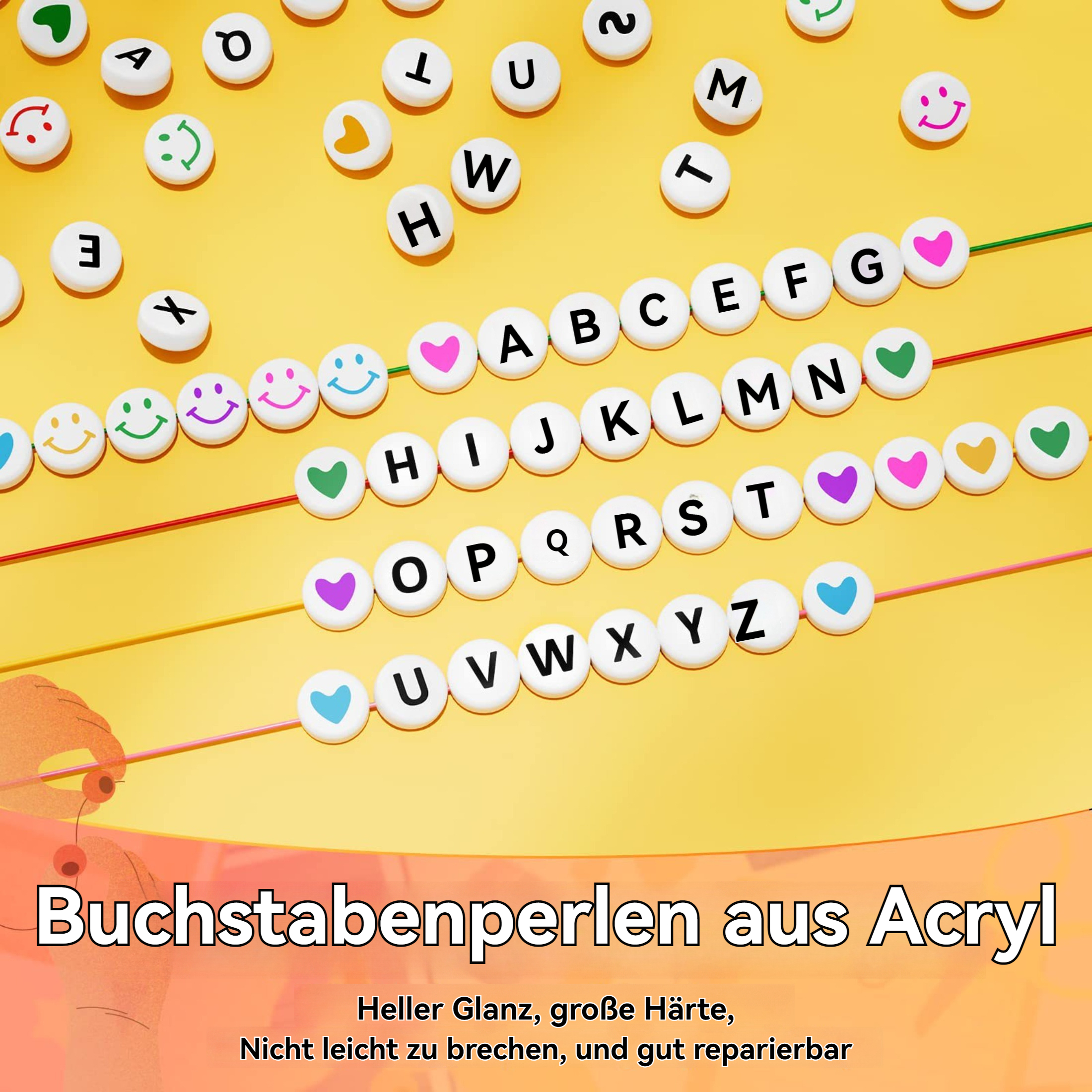 Weiße Perlen mit Buchstaben und Symbolen, auf Schnüren angeordnet. Gelber Hintergrund. Text auf Deutsch unten.