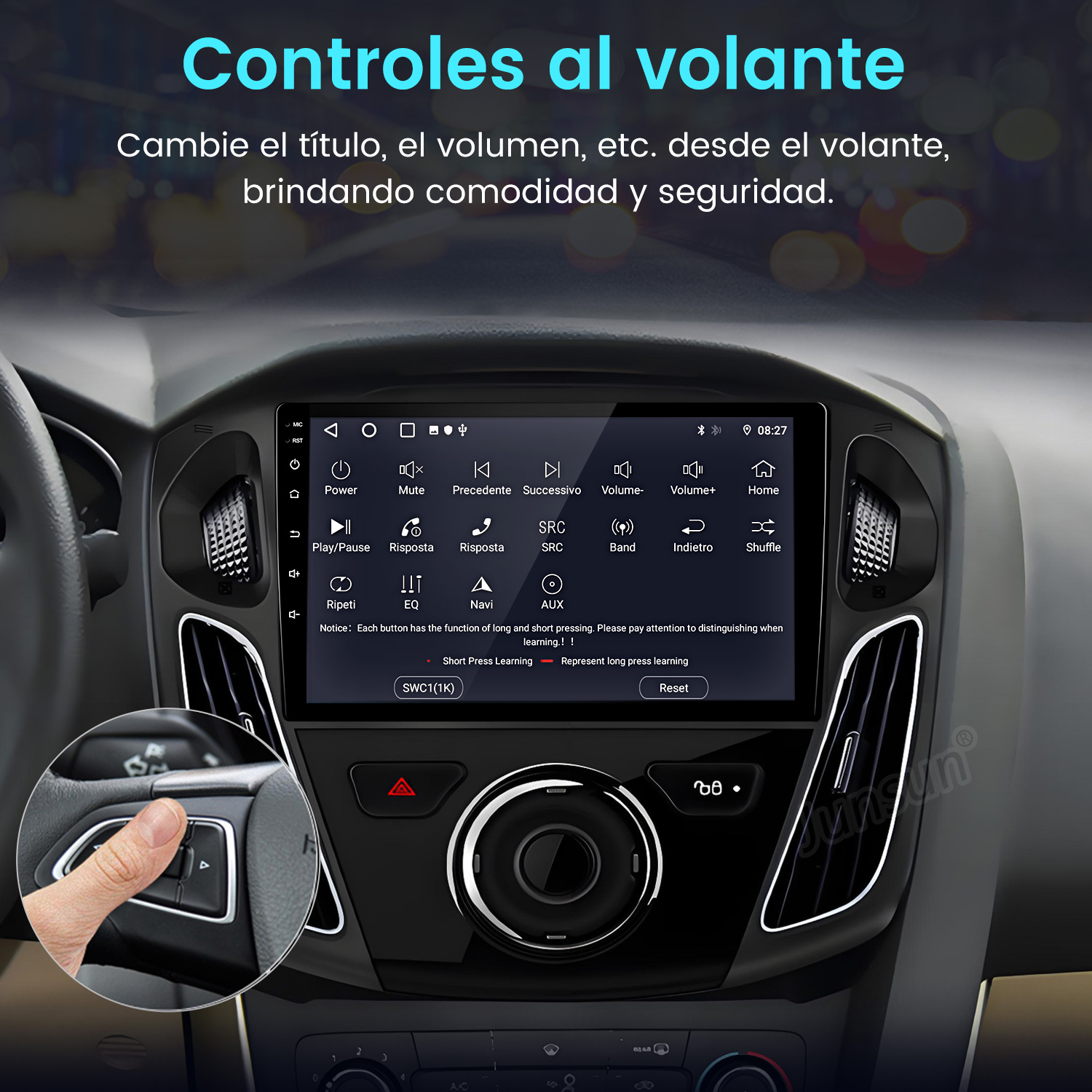 Una mano presiona un botón en el volante de un coche. Una pantalla muestra controles como volumen, inicio, silencio. El salpicadero tiene un control central.