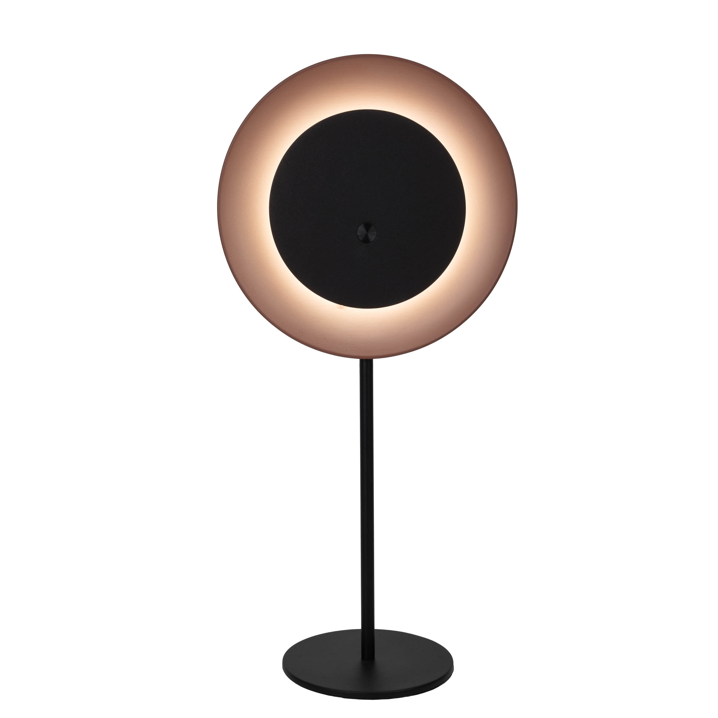 Eine moderne Lampe mit kreisförmigem Licht, dunkler Mitte und schwarzem Ständer und Sockel. Das Licht ist kupferfarben.
