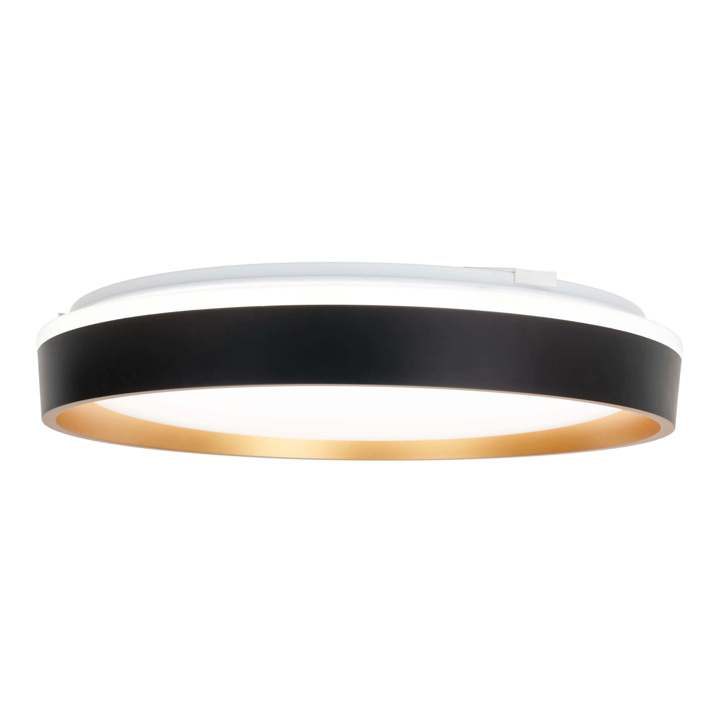 Eine moderne Deckenlampe mit schwarzem Außenring, goldenem Innenring und weißem Innenlicht. Isoliert auf Weiß.