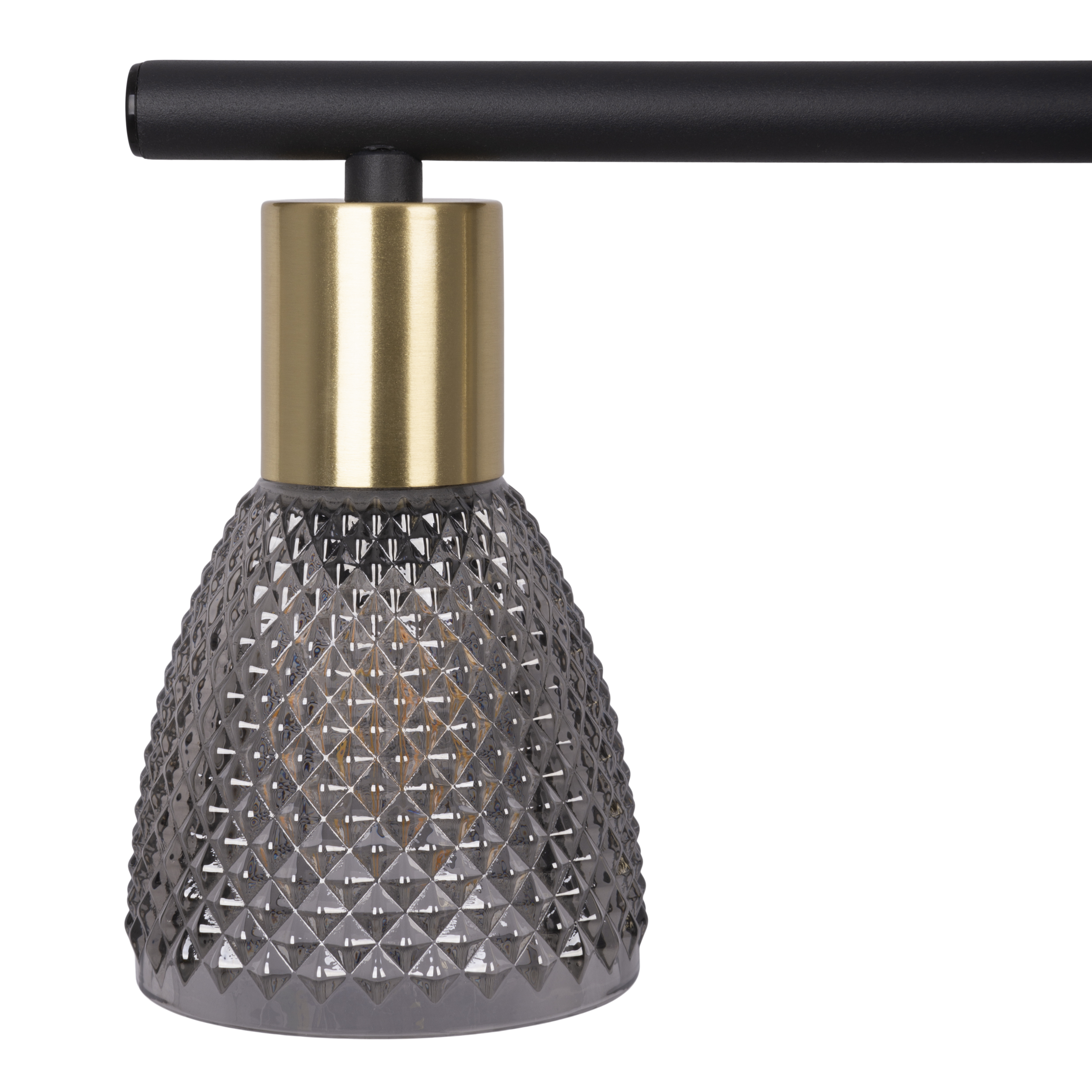 Eine moderne Lampe mit schwarzem Arm und gold-grauem, rautenförmigem Schirm.