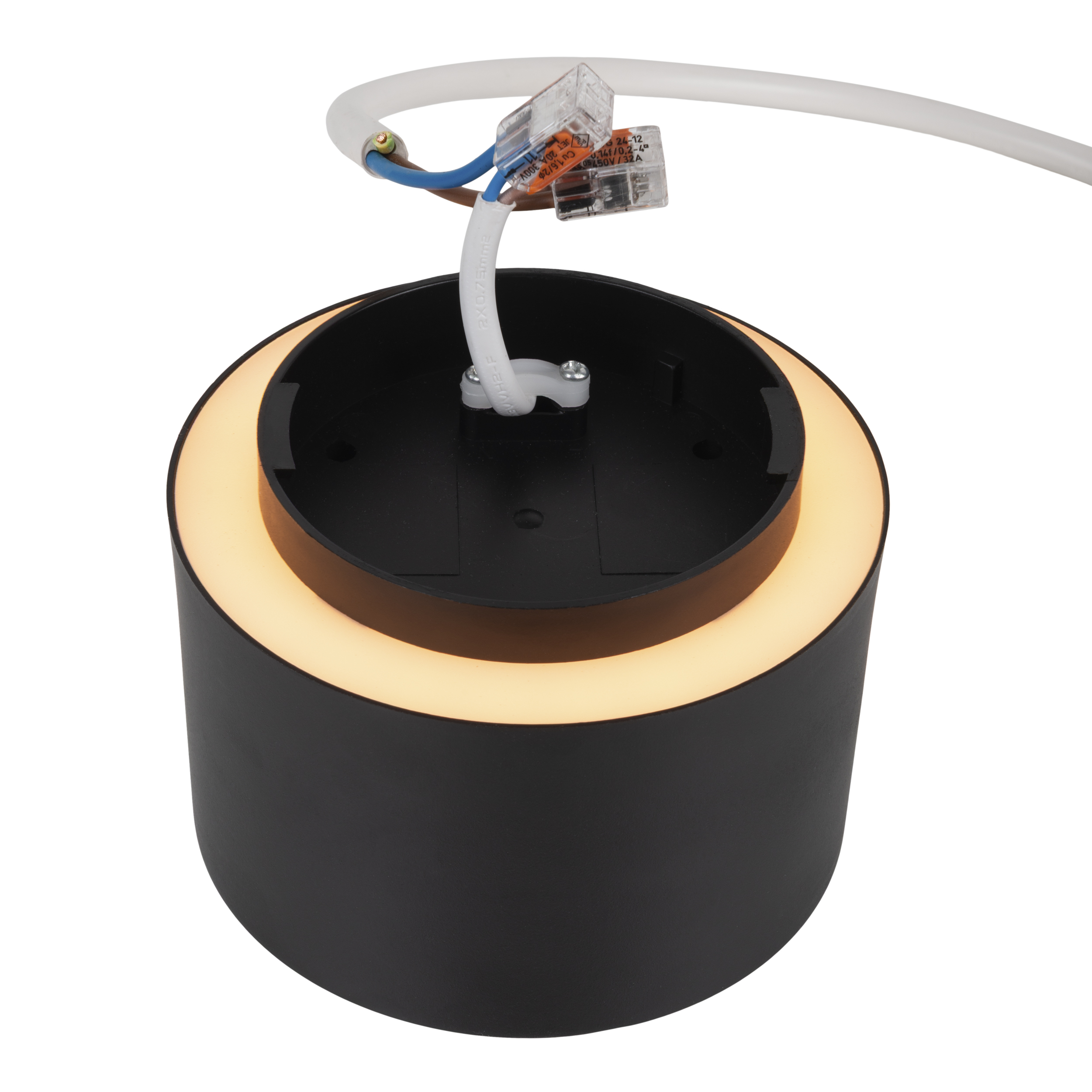 Schwarze zylindrische Lampe mit warmem Lichtring. Drähte und Anschlüsse sind sichtbar. Auf weißem Hintergrund isoliert.