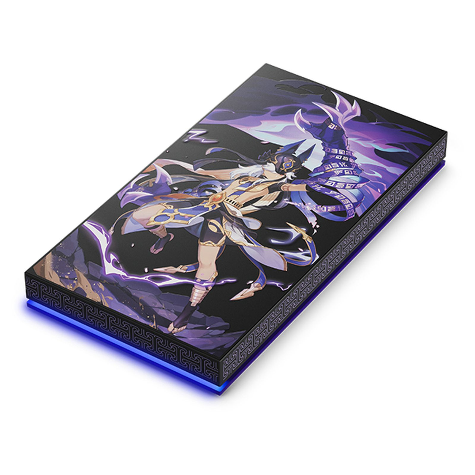 Un dispositivo rectangular negro con una ilustración de personaje de anime. Tiene una luz azul en la parte inferior y patrones detallados en los lados.