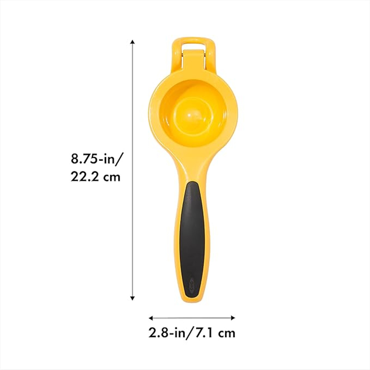 Ein gelber Eiertrenner mit schwarzem Griff. Die Abmessungen sind mit 8,75 Zoll/22,2 cm Länge und 2,8 Zoll/7,1 cm Breite angegeben.