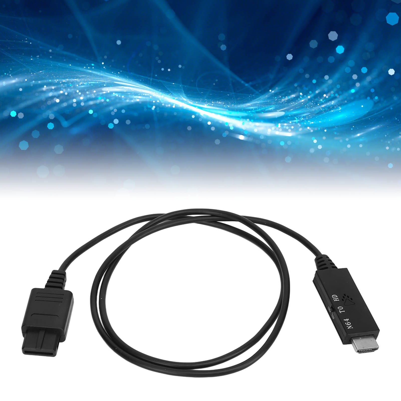 Schwarzes N64-zu-HDMI-Adapterkabel vor blau-weißem, abstraktem Hintergrund. Das Kabel ist fokussiert.